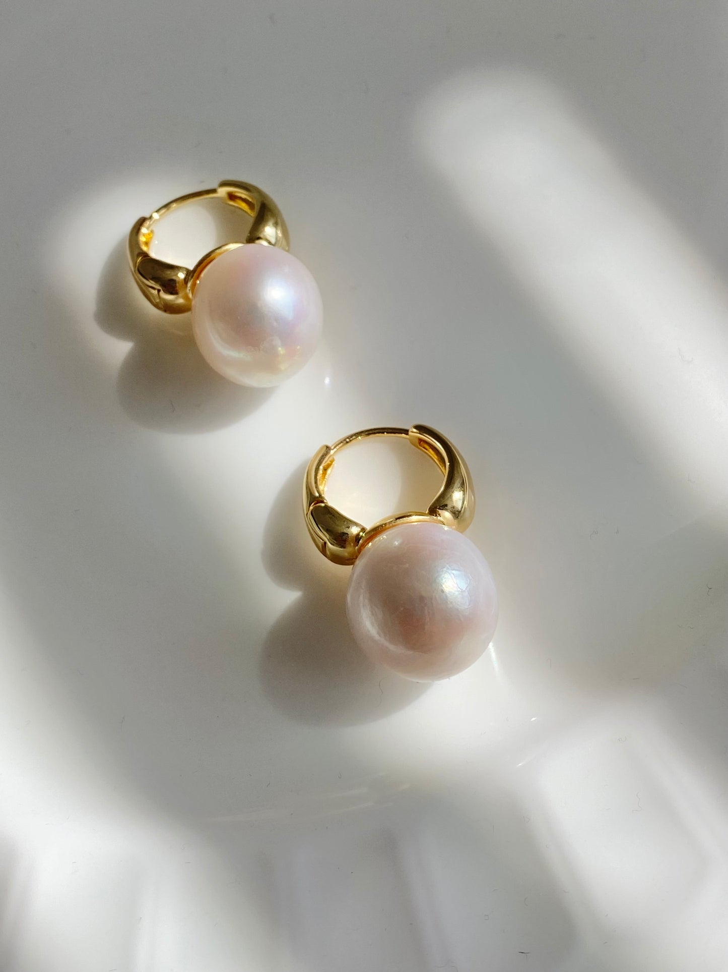 Huge jumbo Freshwater pearls Classic Elegant Gold Clip Huggies with Oversized Pearls Wedding Hoop earring anniversary Gift for her