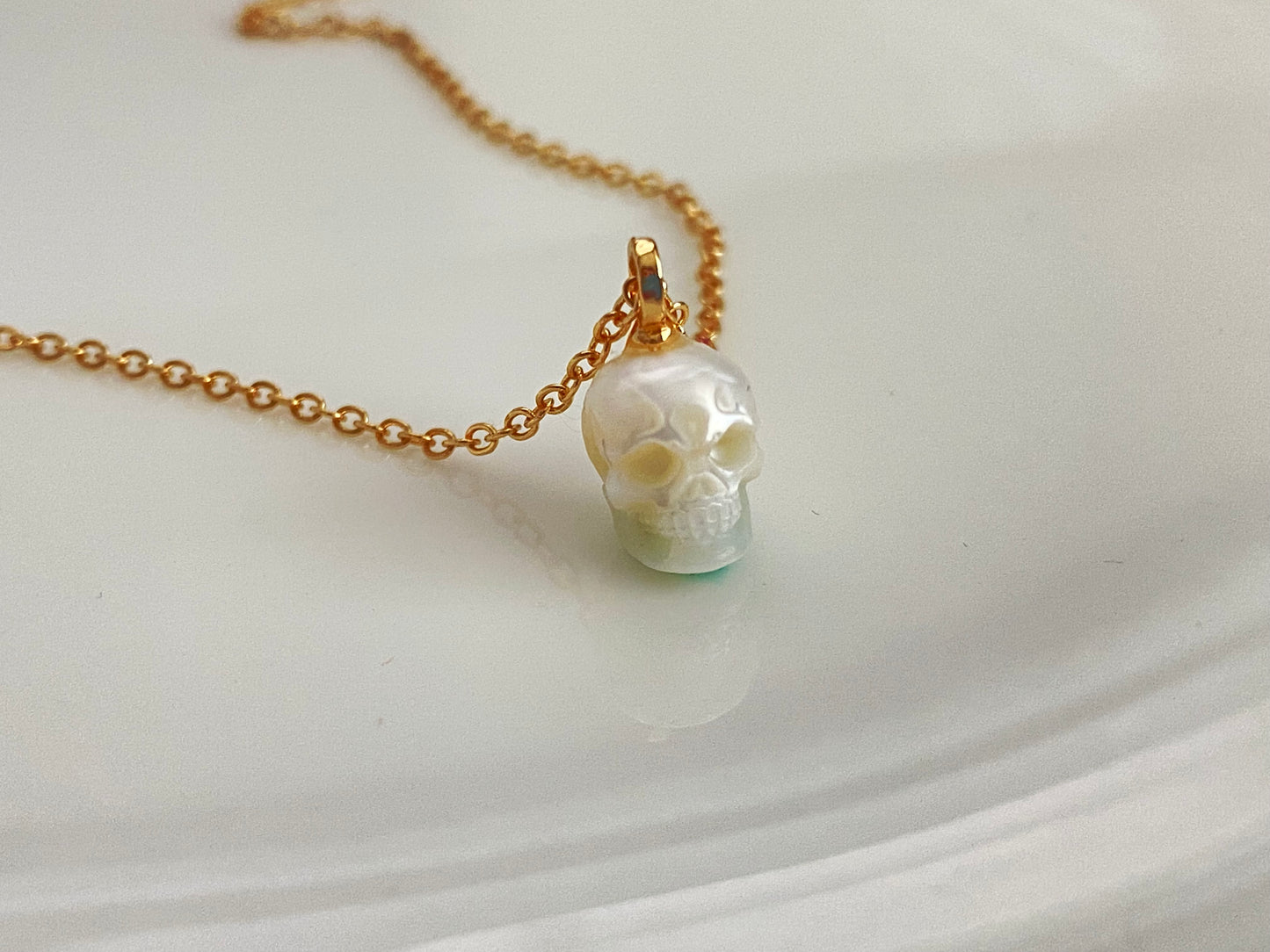 Hand -raved Freshwater Pearl Skull Pendant Necklace, Halloween Gothic Pearl Jewelry, Handmade Punk Gift for Her 14k Gold filled necklace