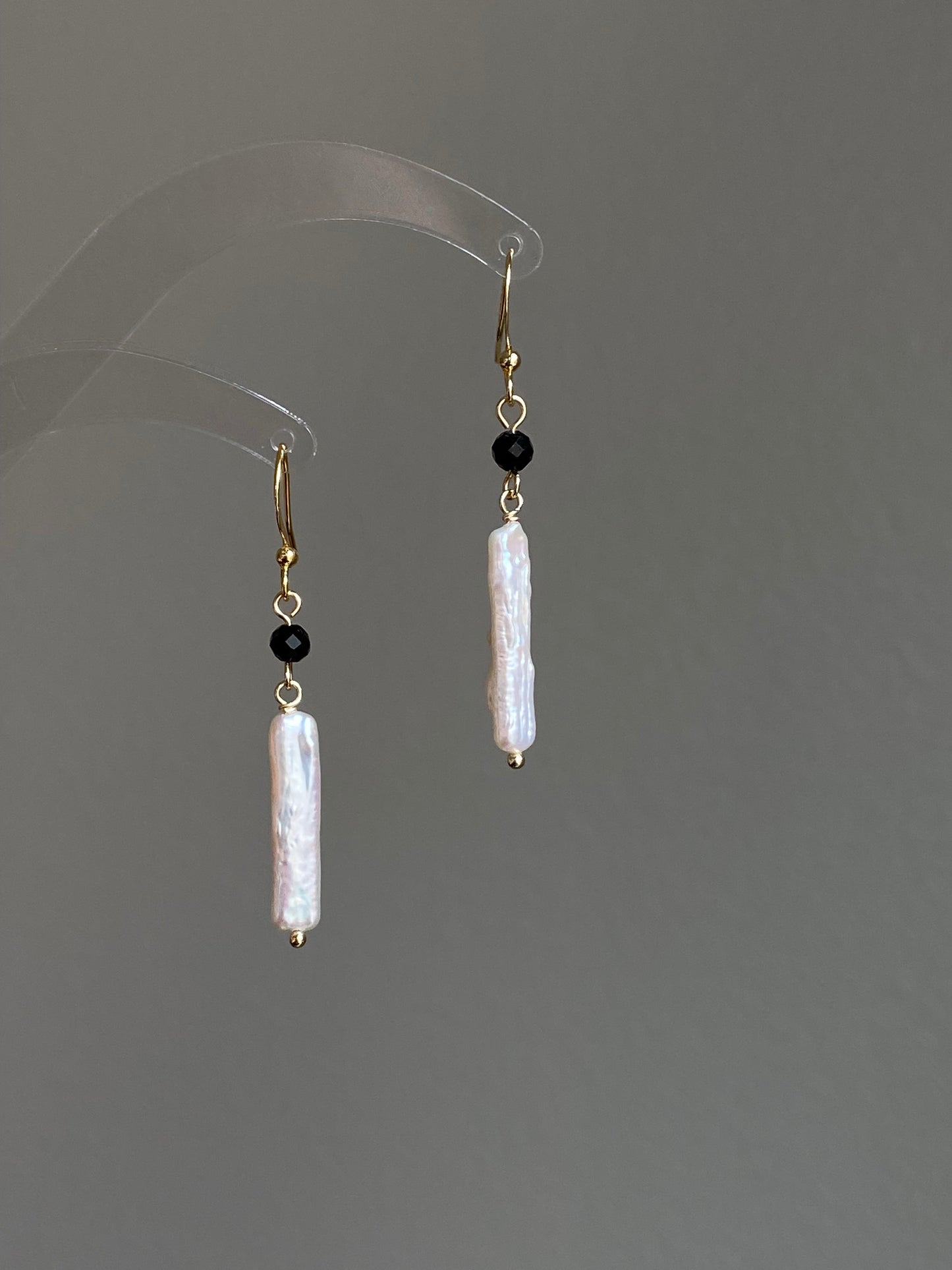 Minimalist Baroque Pearl Drop Earrings Dainty Gold Dangle Earrings Black and white Modern Simplicity Earring gift for her gift to them
