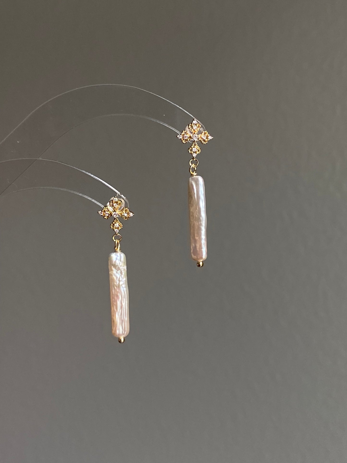 Minimalist Baroque Pearl Drop Earrings Dainty Gold Dangle Earrings Black and white Modern Simplicity Earring gift for her gift to them