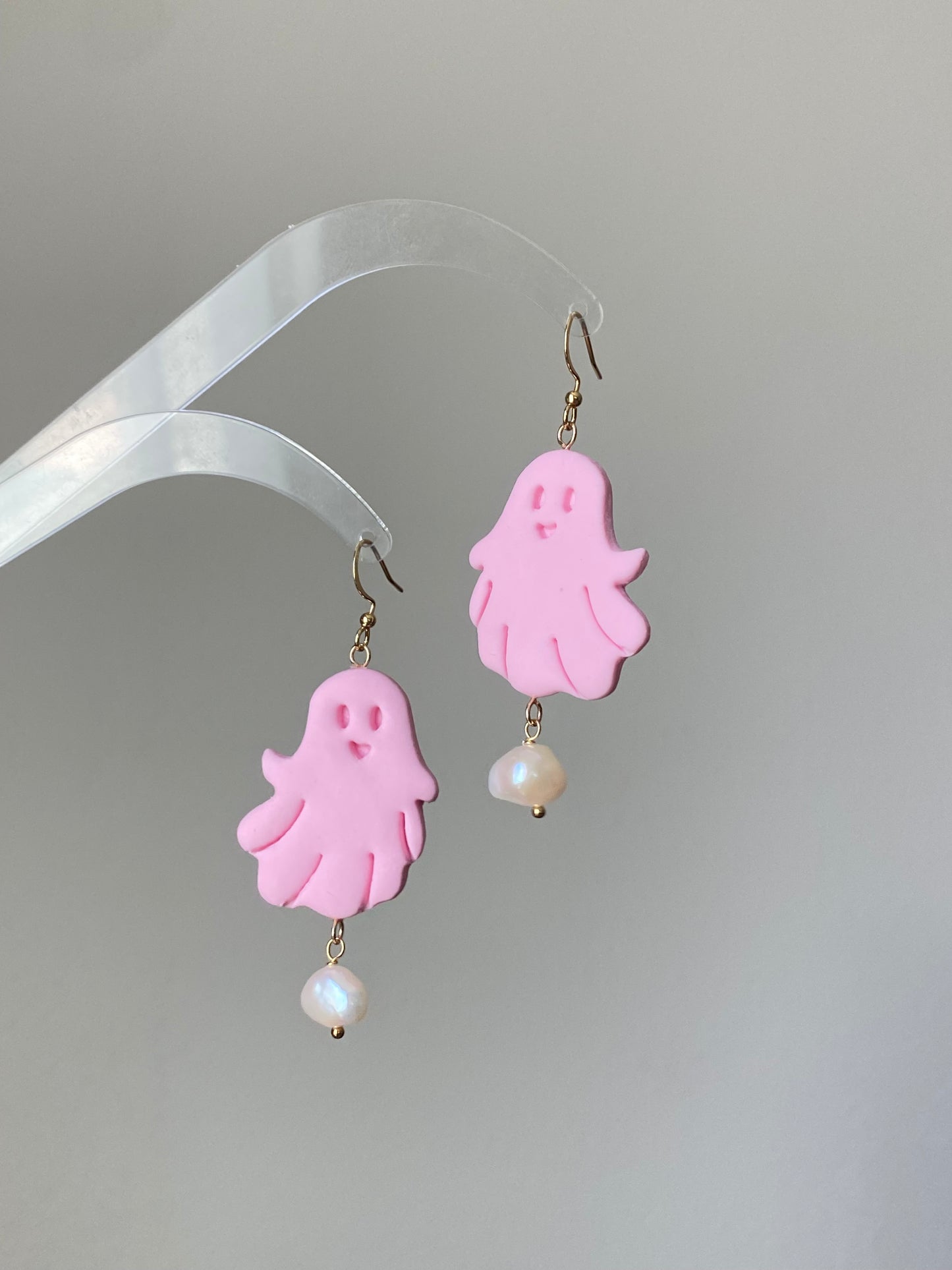 Handmade Pastel Goth Halloween Ghost Pearl Earrings Kawaii Pink Ghost Earrings Spooky Cute Earrings Baroque Pearl Jewelry Halloween earring