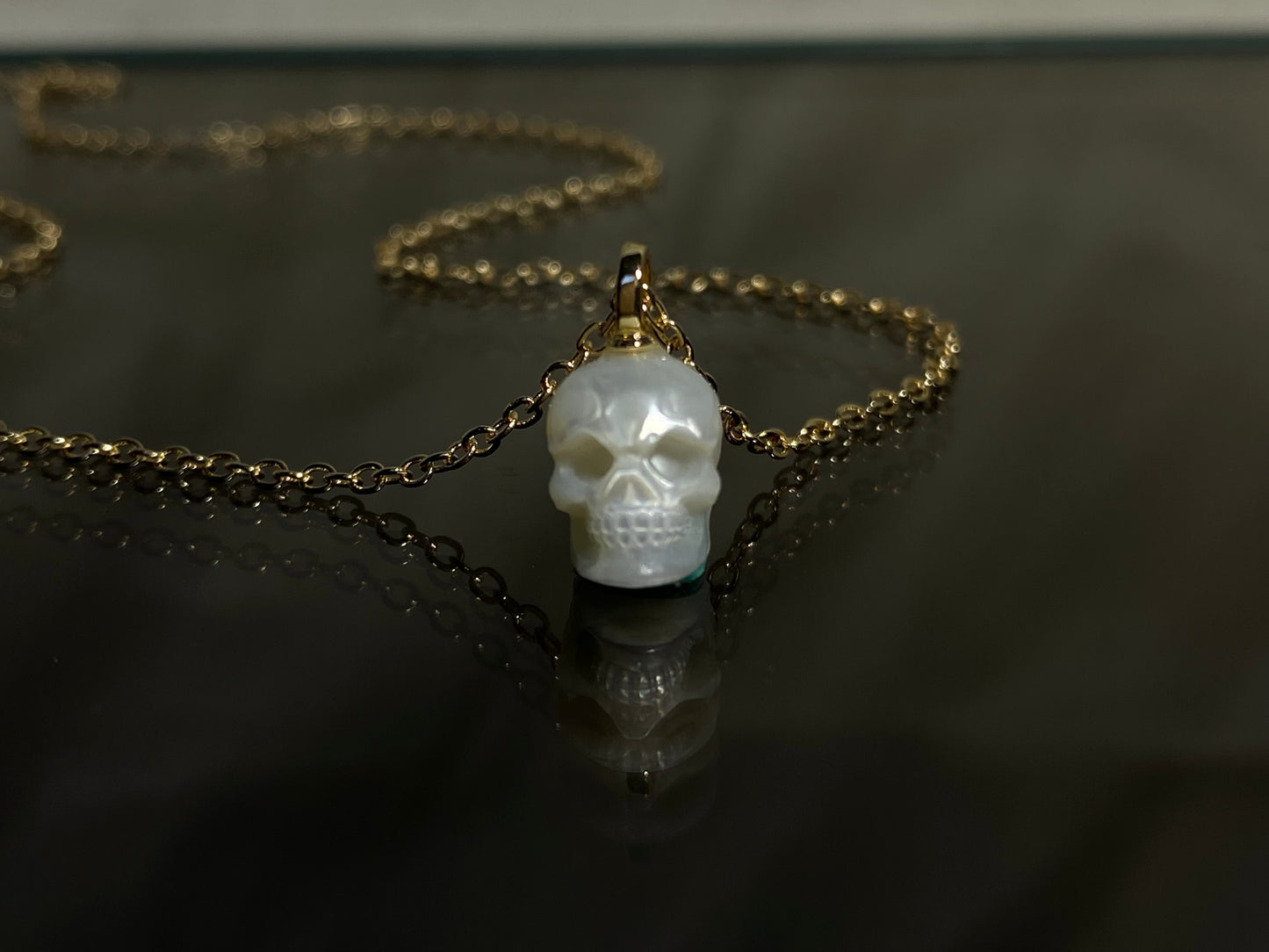 Hand -raved Freshwater Pearl Skull Pendant Necklace, Halloween Gothic Pearl Jewelry, Handmade Punk Gift for Her 14k Gold filled necklace