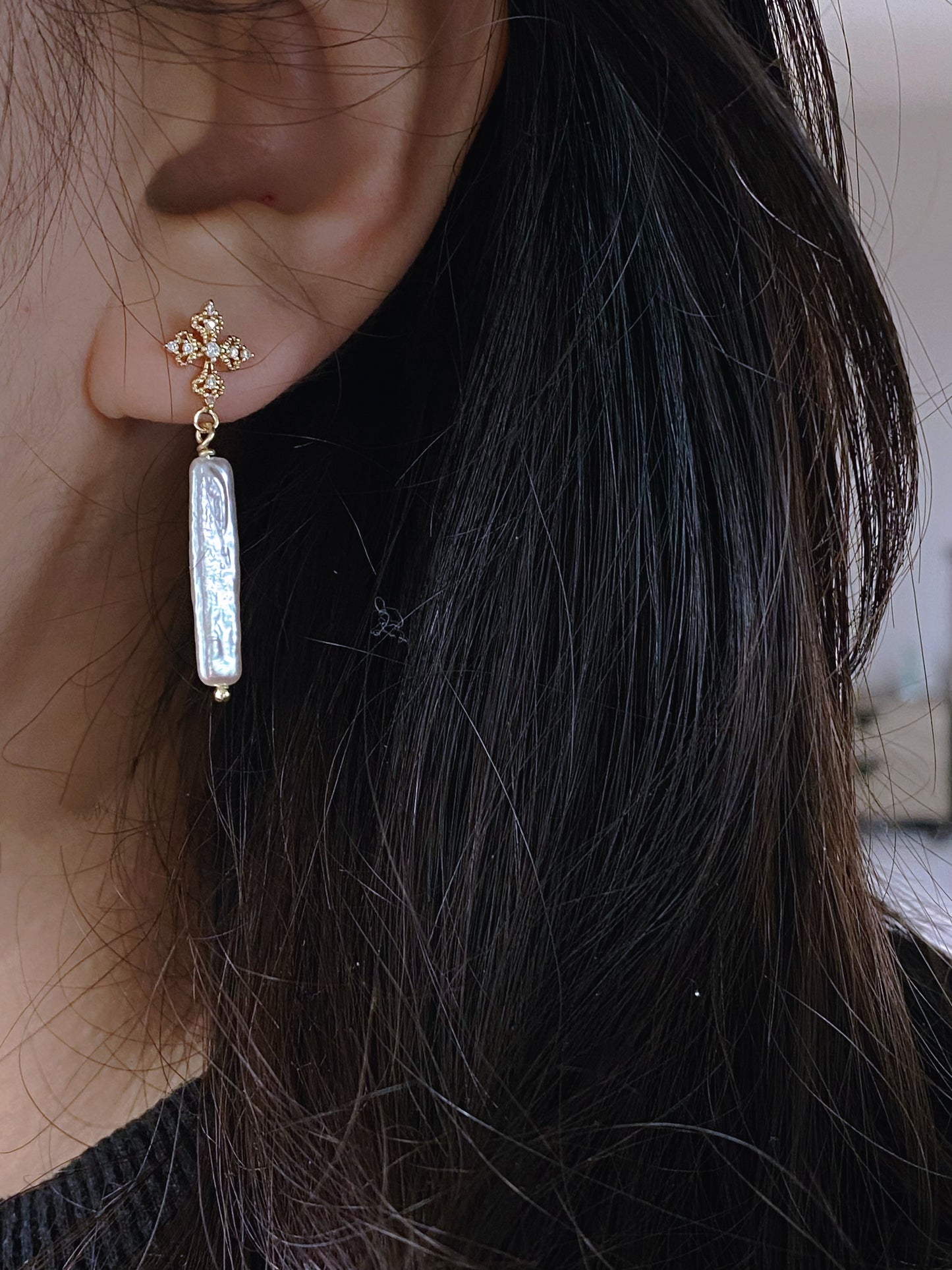 Minimalist Baroque Pearl Drop Earrings Dainty Gold Dangle Earrings Black and white Modern Simplicity Earring gift for her gift to them