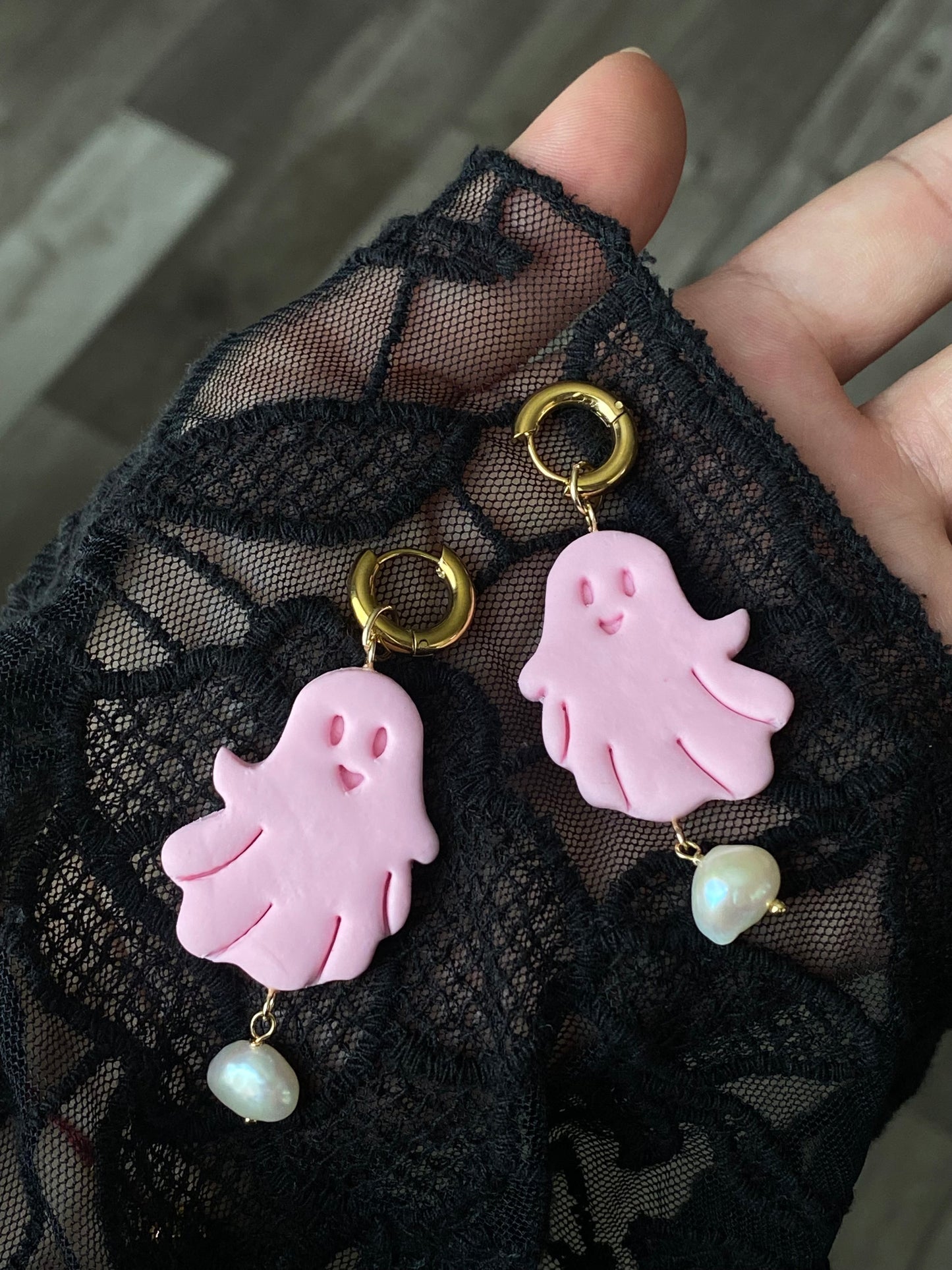 Handmade Pastel Goth Halloween Ghost Pearl Earrings Kawaii Pink Ghost Earrings Spooky Cute Earrings Baroque Pearl Jewelry Halloween earring