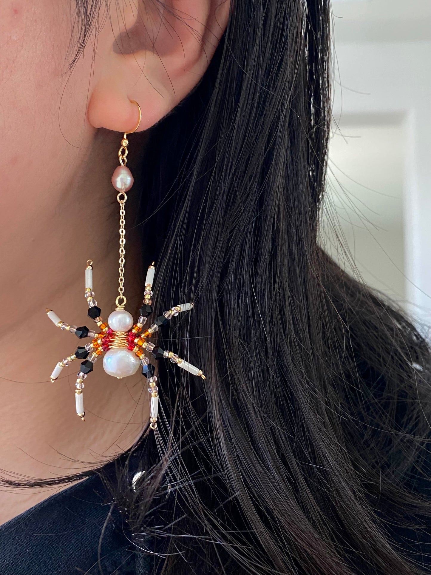 Limited edition Halloween Statement Freshwater Pearl Spider Earrings Handmade Baroque Pearl Spider Dangle Gothic Asymmetrical Earrings