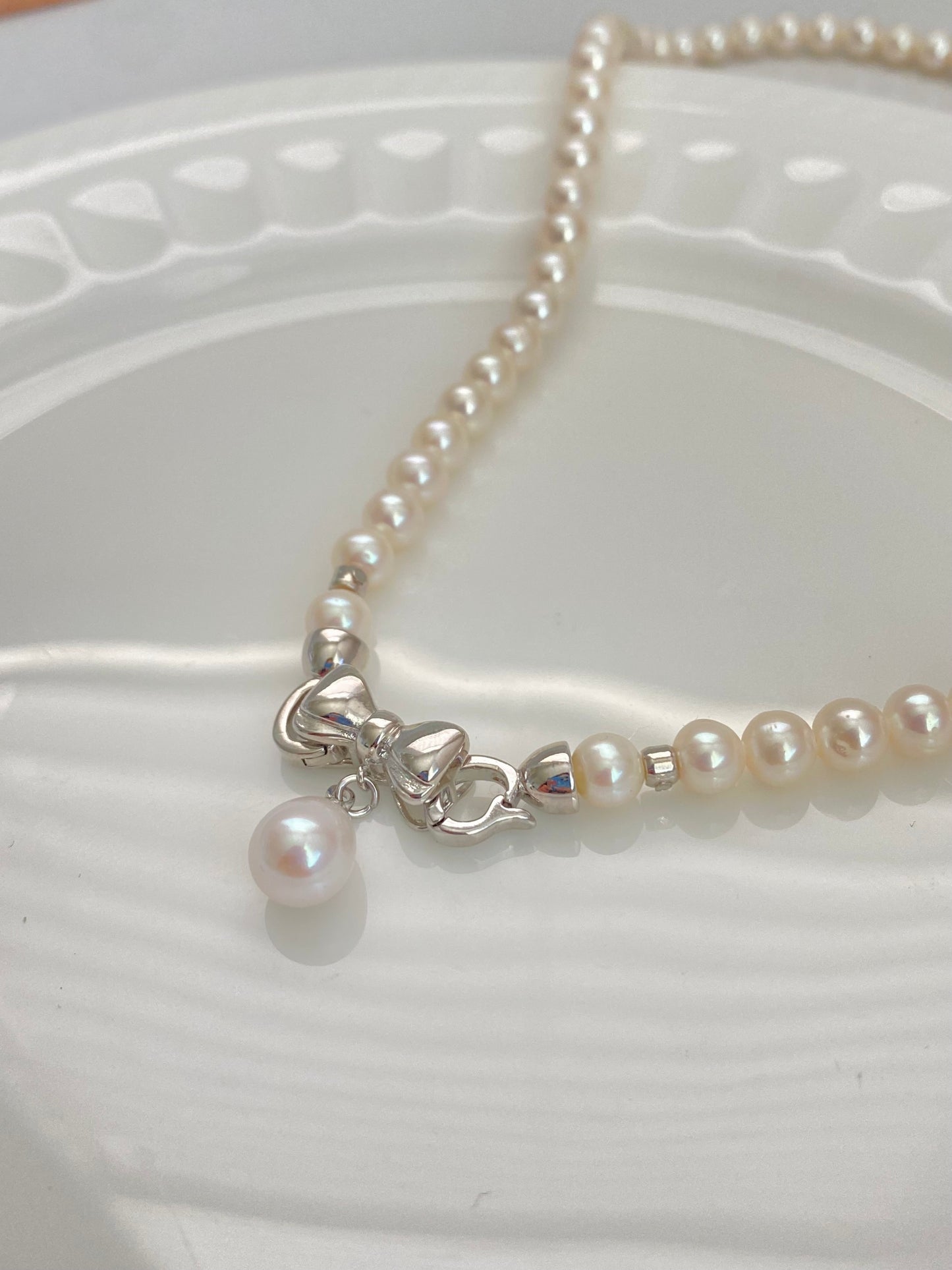 Multi-Functional Pearl Necklace with Detachable Bow Pendant, Classic Freshwater Pearls, Elegant Jewelry for Women, Gift for Her