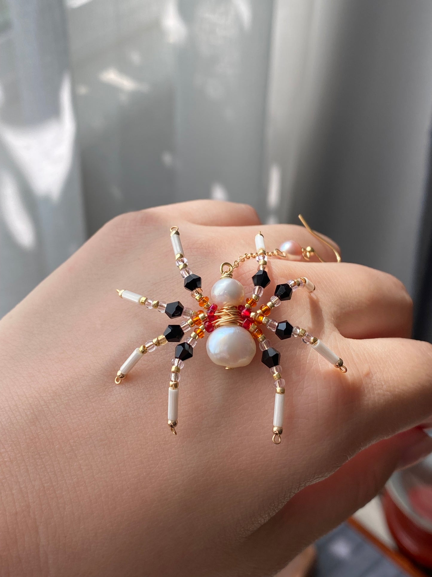 Limited edition Halloween Statement Freshwater Pearl Spider Earrings Handmade Baroque Pearl Spider Dangle Gothic Asymmetrical Earrings