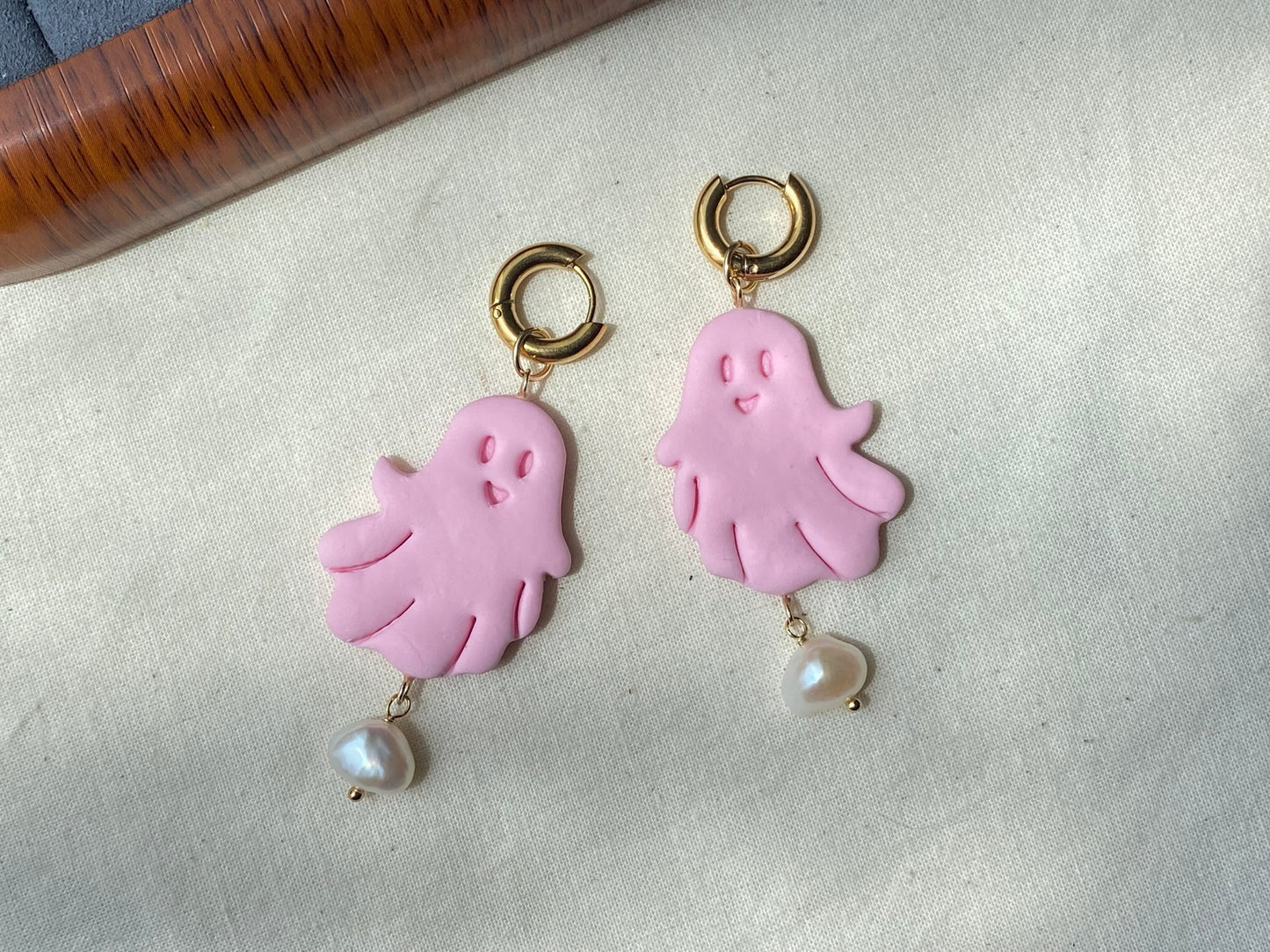 Handmade Pastel Goth Halloween Ghost Pearl Earrings Kawaii Pink Ghost Earrings Spooky Cute Earrings Baroque Pearl Jewelry Halloween earring