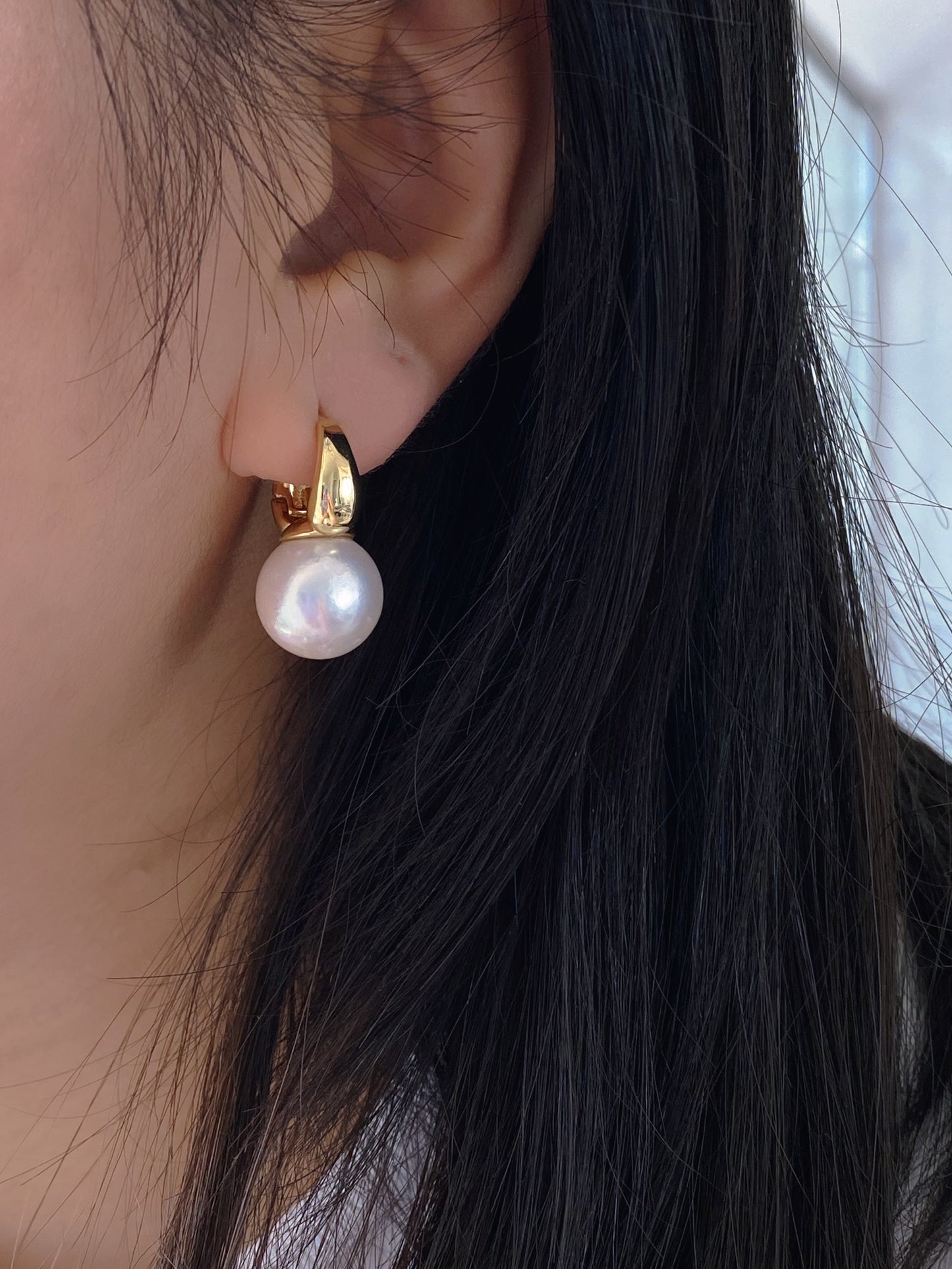Huge jumbo Freshwater pearls Classic Elegant Gold Clip Huggies with Oversized Pearls Wedding Hoop earring anniversary Gift for her