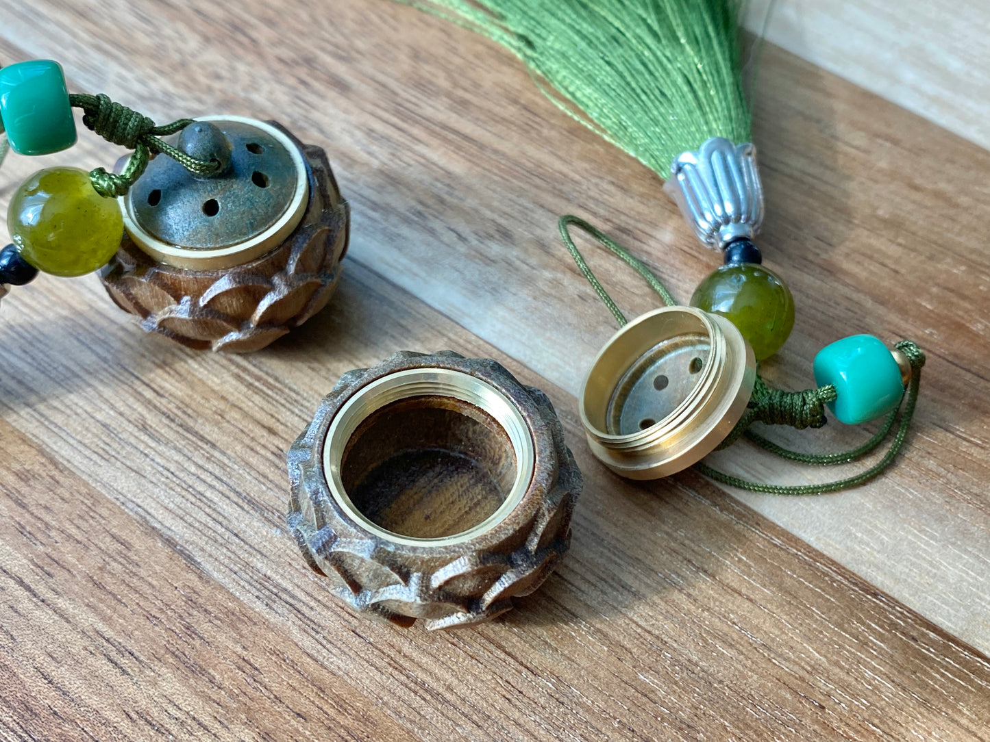 Hand Carving Natural wood Hollow see though Fragrance Balm Extensioner Hanger Diffuser