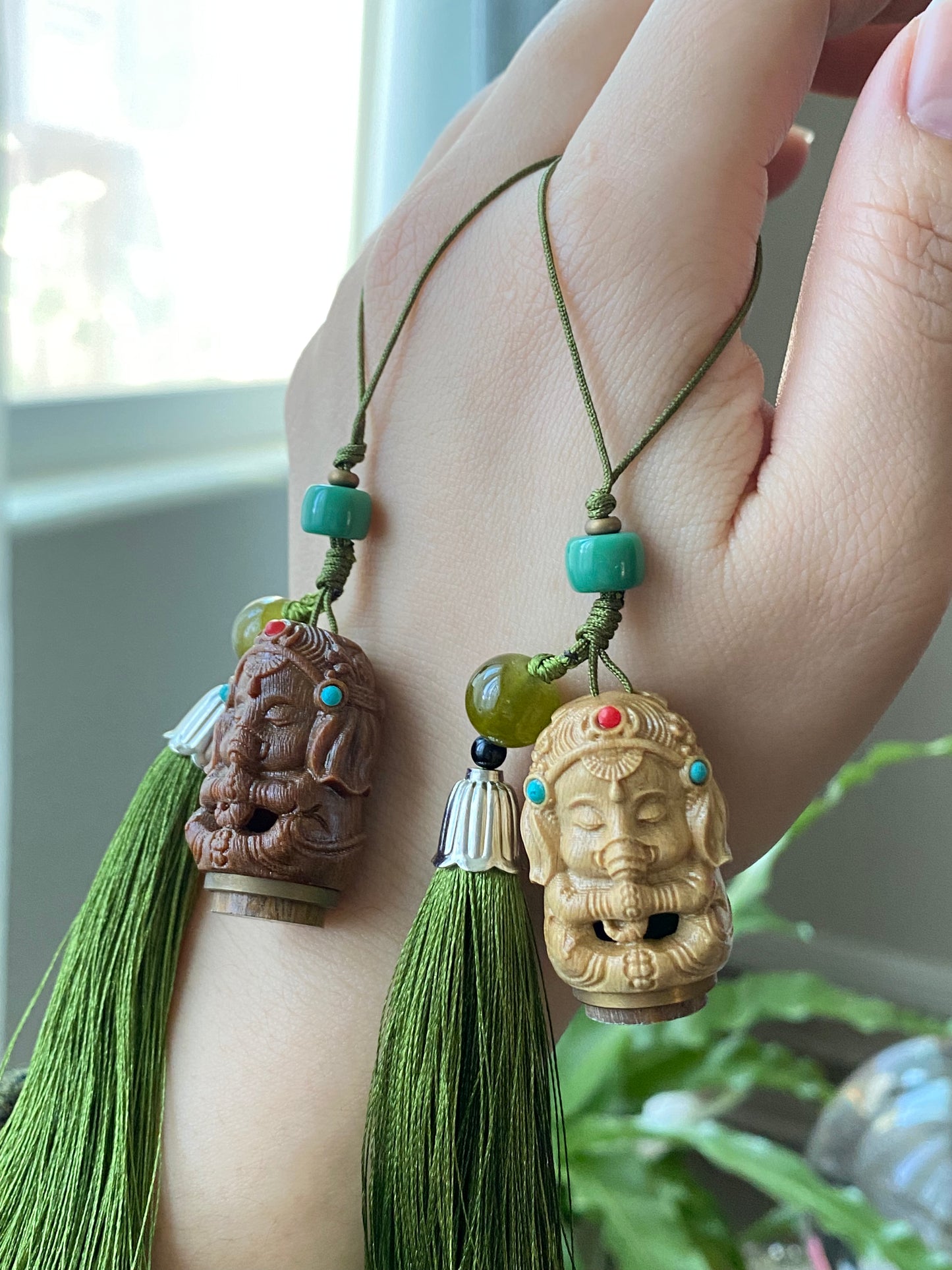 Hand Carving Natural wood Hollow see though Fragrance Balm Extensioner Hanger Diffuser