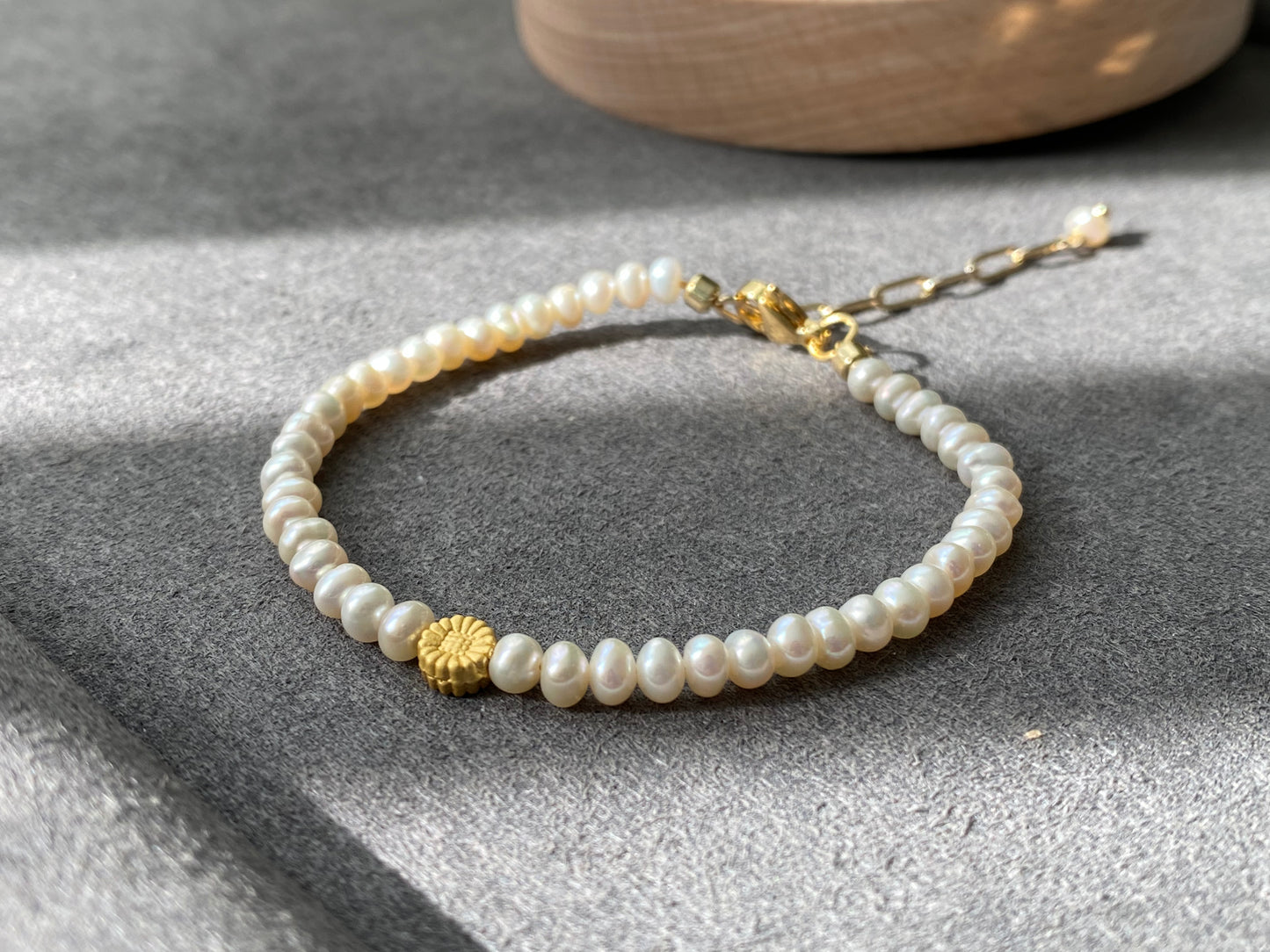 Natural Freshwater Pearls super shinning with cuty daisy Dainty bracelet,handmade bracelet,Bridesmaid Gifts