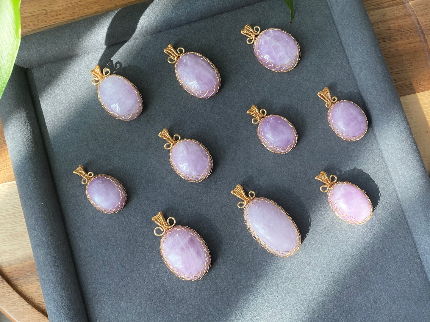 Top Grade Natural Raw Cat eyes illuminate Fire Lilac Purple Kunzite,Lithium,Spodumene,Oval 14K Wire Pendant Necklace