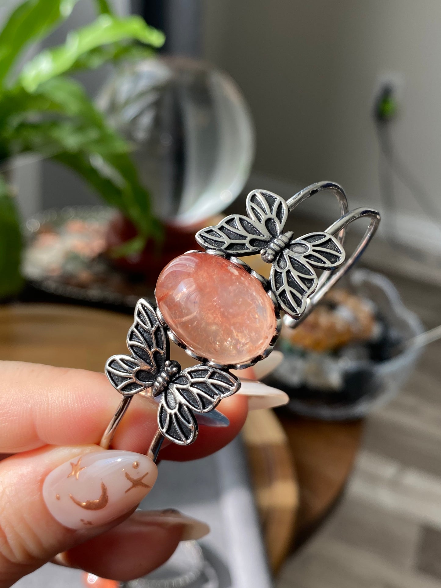 Natural Red Hematoid Quartz,Fire Quartz Lepidocrocite Quartz,Oval Shape Butterfly Bangle,Mid-century Style,Victorian