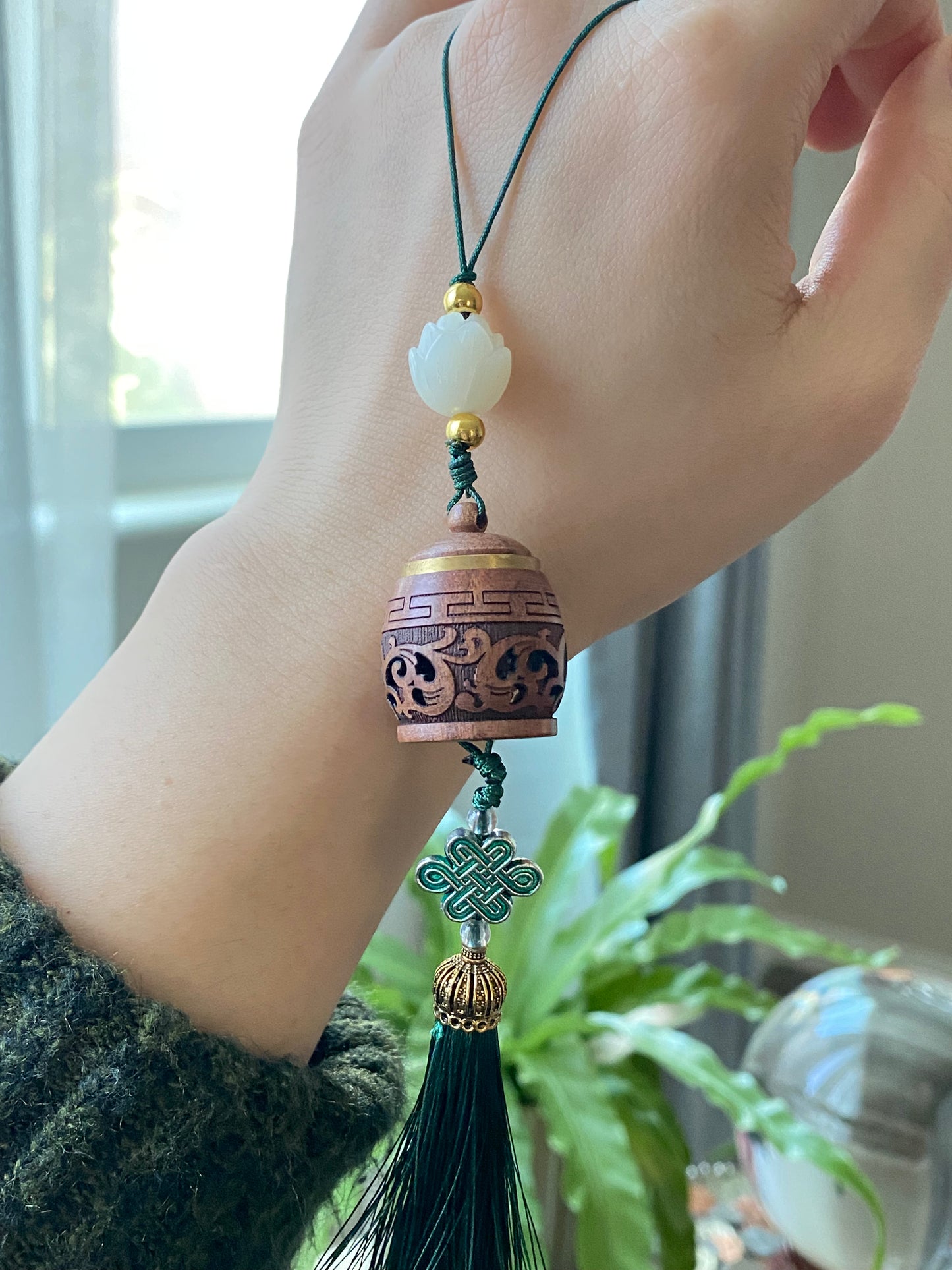 Hand Carving Natural wood Hollow see though Fragrance Balm Extensioner Hanger Diffuser