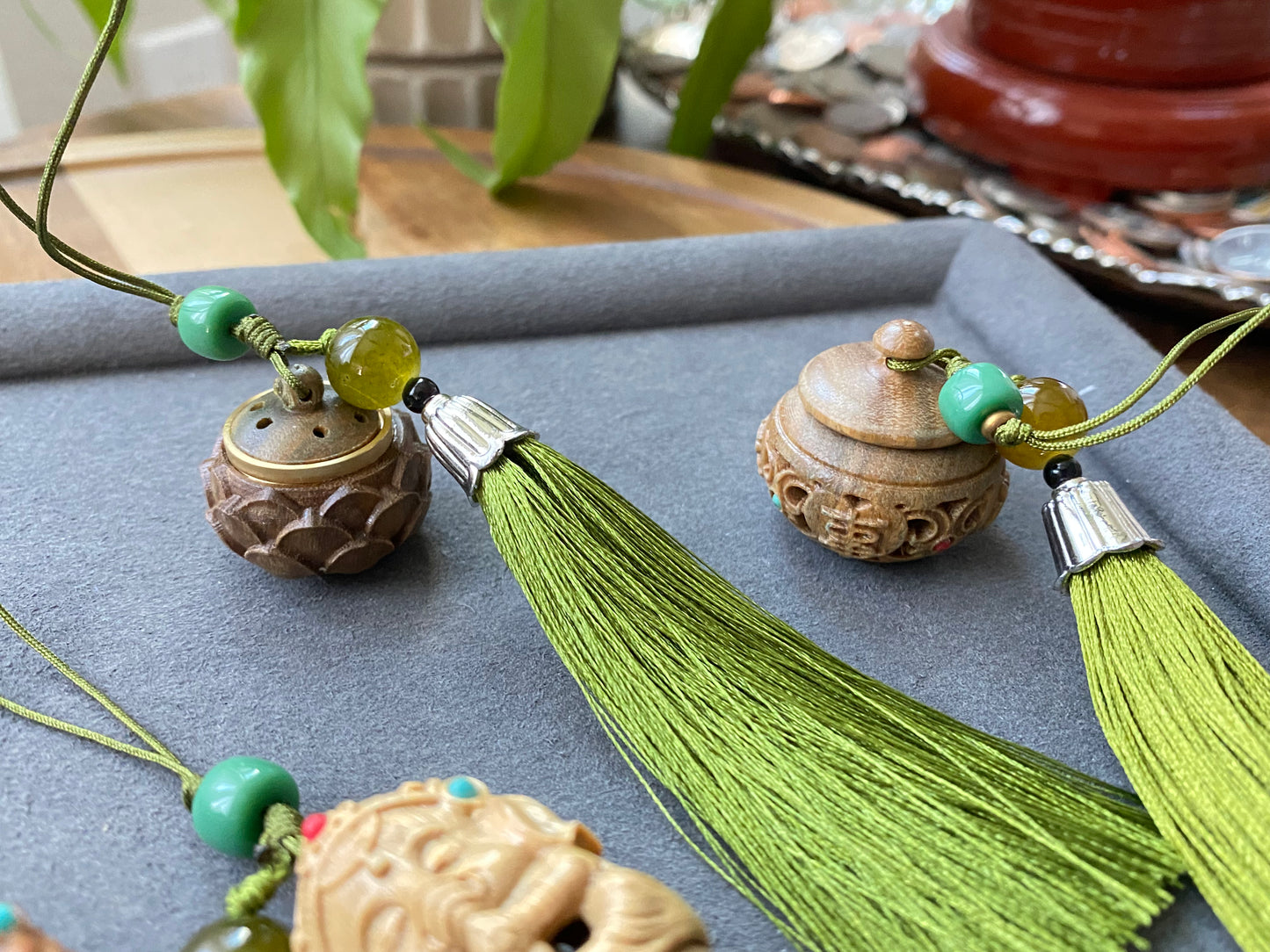 Hand Carving Natural wood Hollow see though Fragrance Balm Extensioner Hanger Diffuser