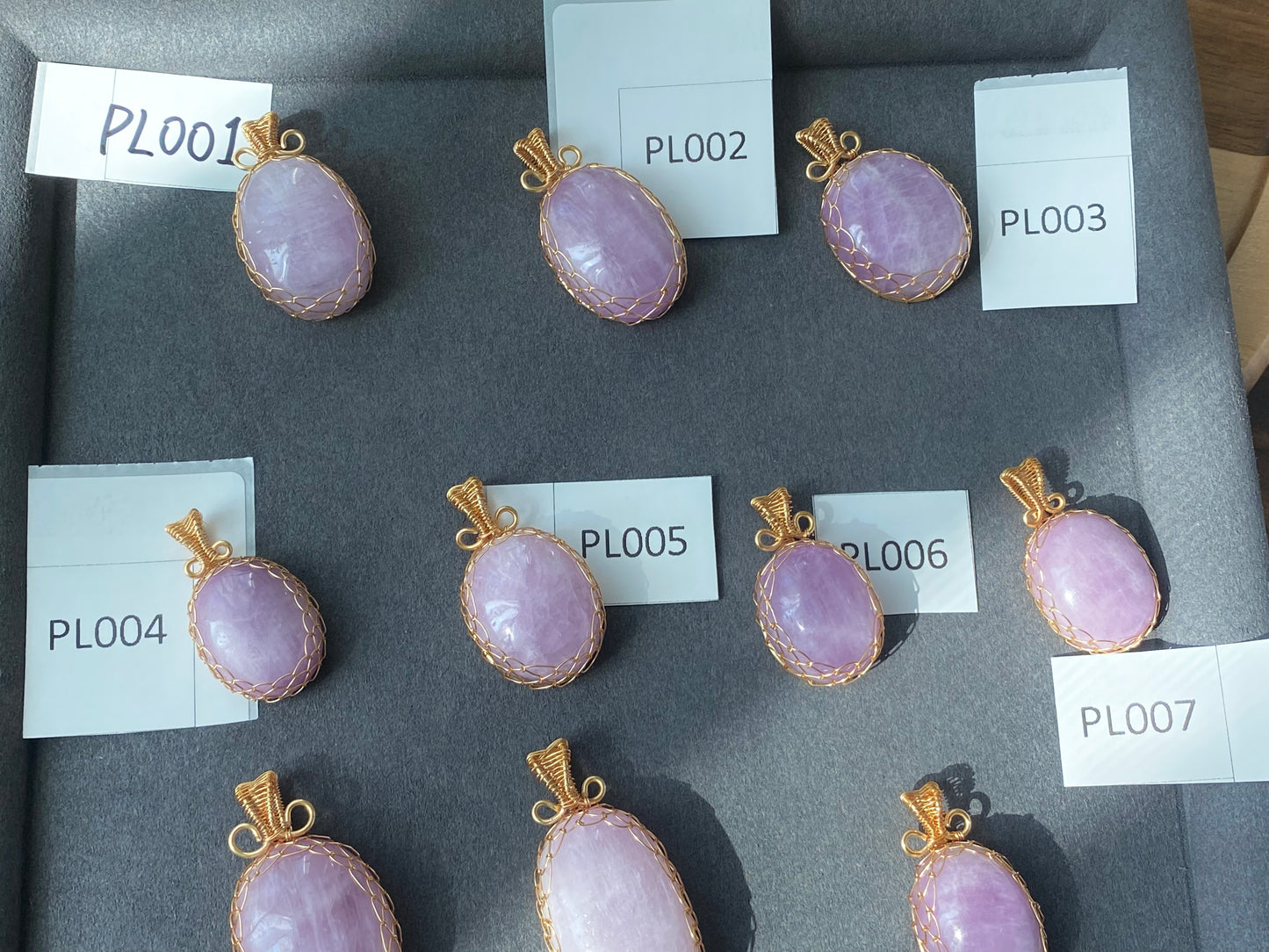 Top Grade Natural Raw Cat eyes illuminate Fire Lilac Purple Kunzite,Lithium,Spodumene,Oval 14K Wire Pendant Necklace