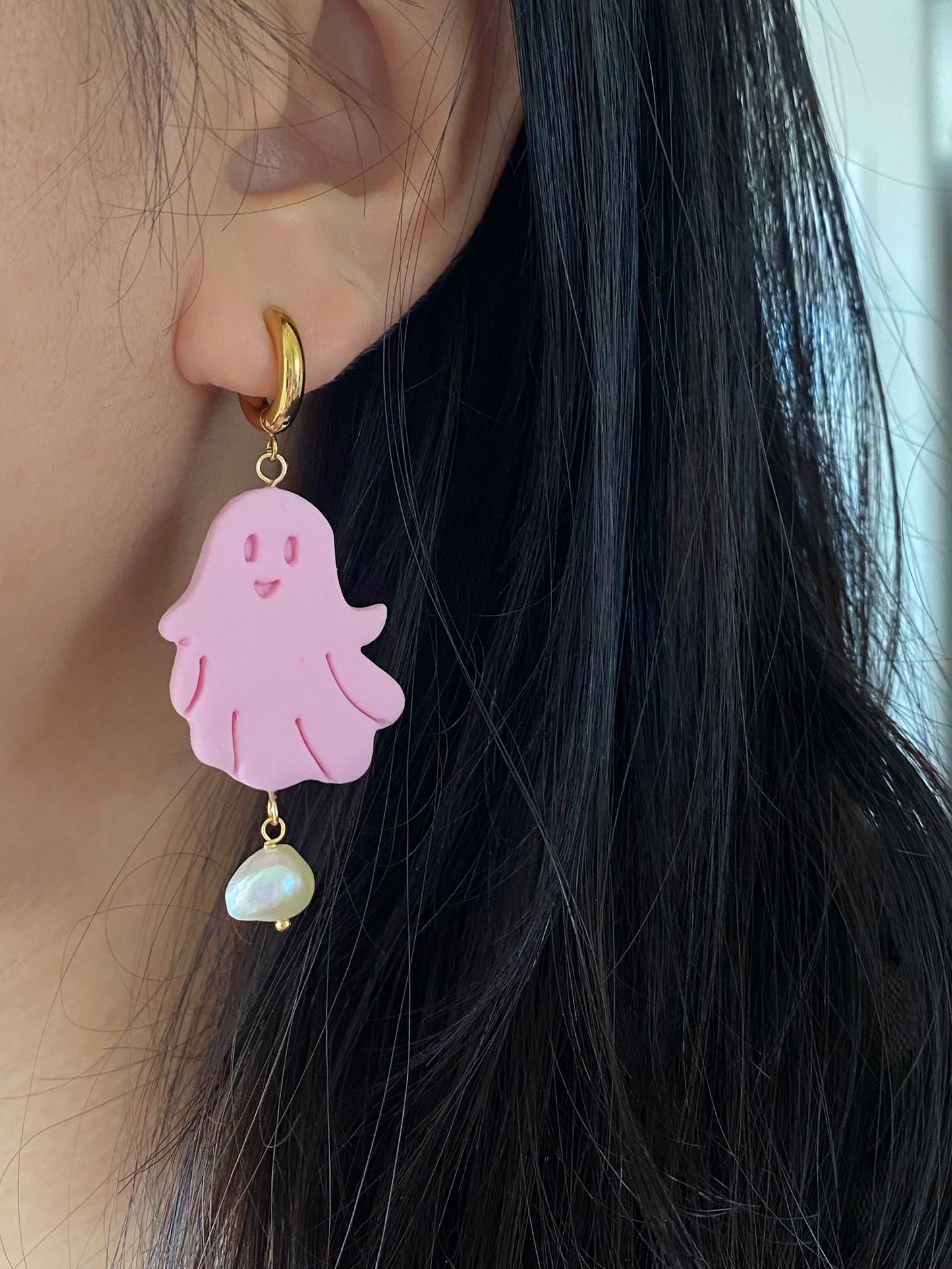 Handmade Pastel Goth Halloween Ghost Pearl Earrings Kawaii Pink Ghost Earrings Spooky Cute Earrings Baroque Pearl Jewelry Halloween earring