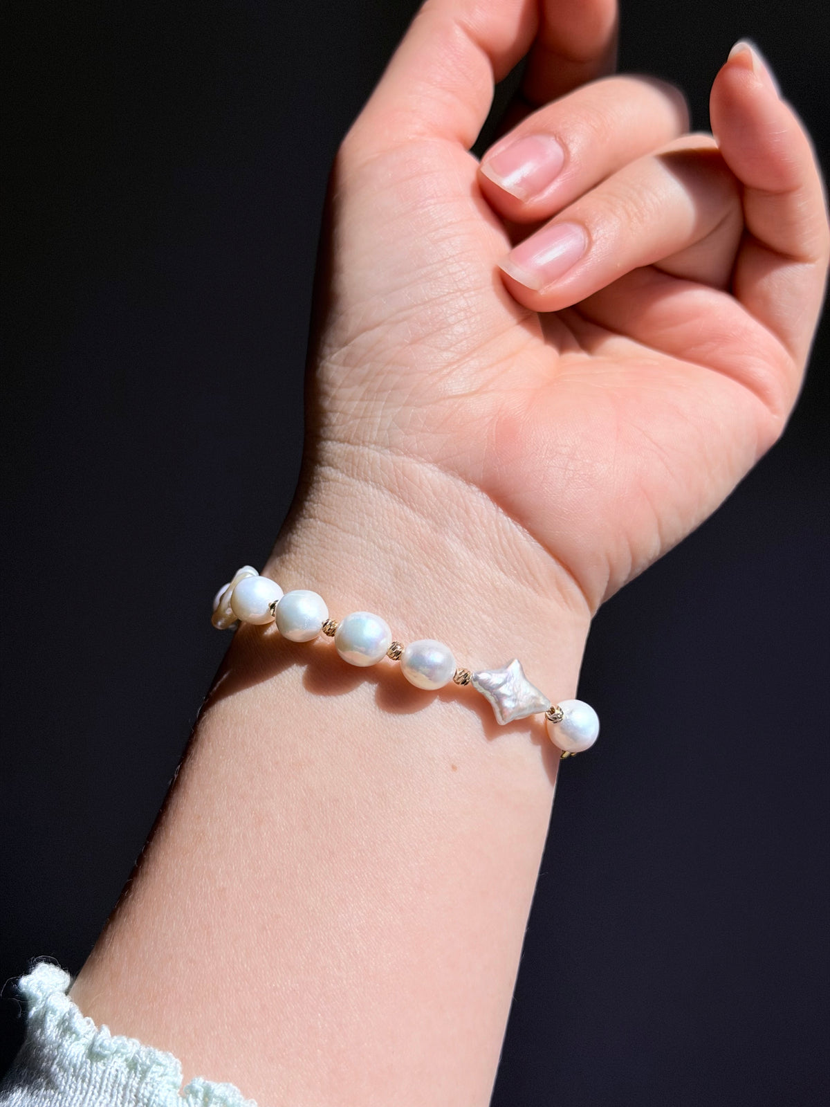 ÉTOILUNE Rainbow Luster Baroque Pearl Bracelet