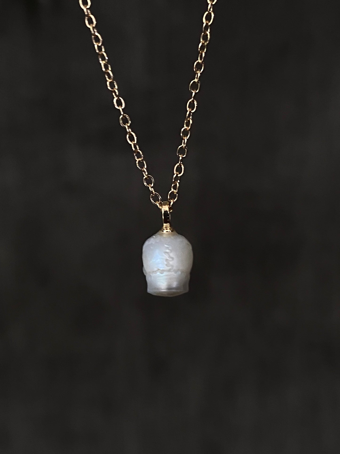 Hand -raved Freshwater Pearl Skull Pendant Necklace, Halloween Gothic Pearl Jewelry, Handmade Punk Gift for Her 14k Gold filled necklace