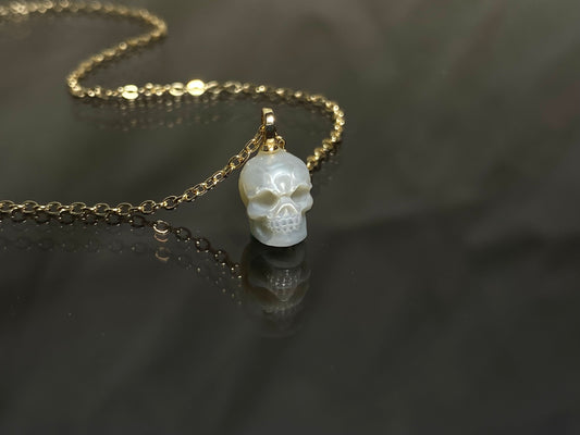 Hand -raved Freshwater Pearl Skull Pendant Necklace, Halloween Gothic Pearl Jewelry, Handmade Punk Gift for Her 14k Gold filled necklace