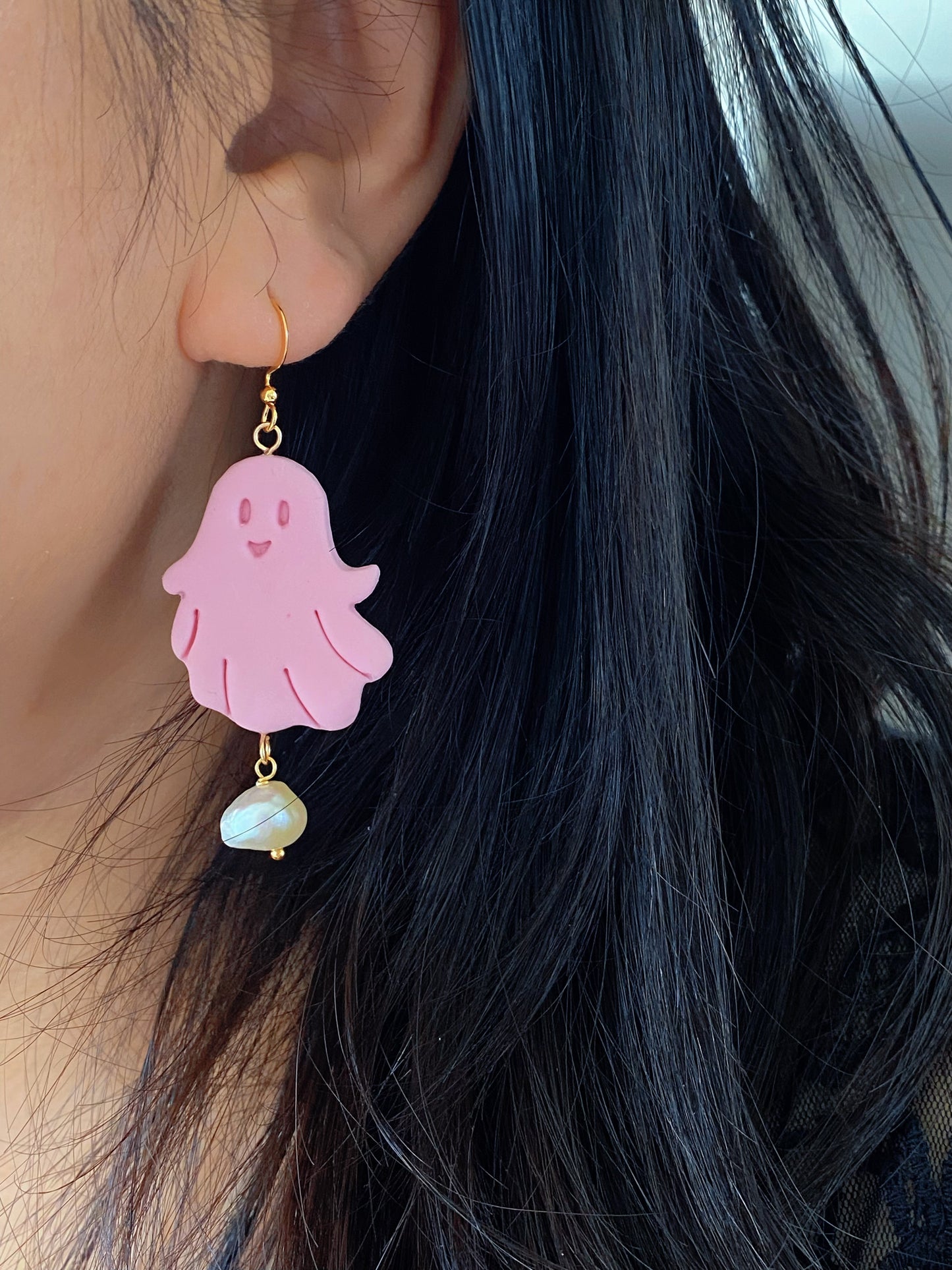 Handmade Pastel Goth Halloween Ghost Pearl Earrings Kawaii Pink Ghost Earrings Spooky Cute Earrings Baroque Pearl Jewelry Halloween earring