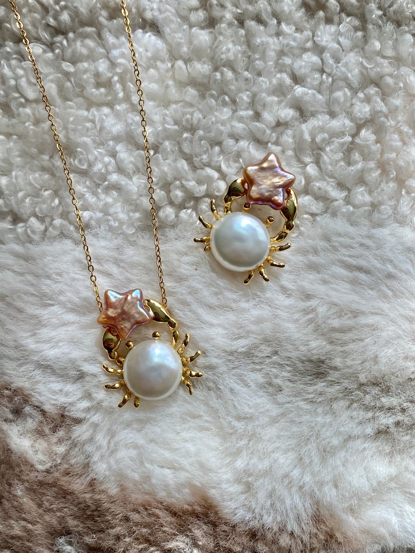 Celestial Crab Pearl Pendant – Gold Crab Baroque Pearl Necklace, Ocean Lover Gift, Cancer Zodiac Jewelry, Handmade unique star Necklace