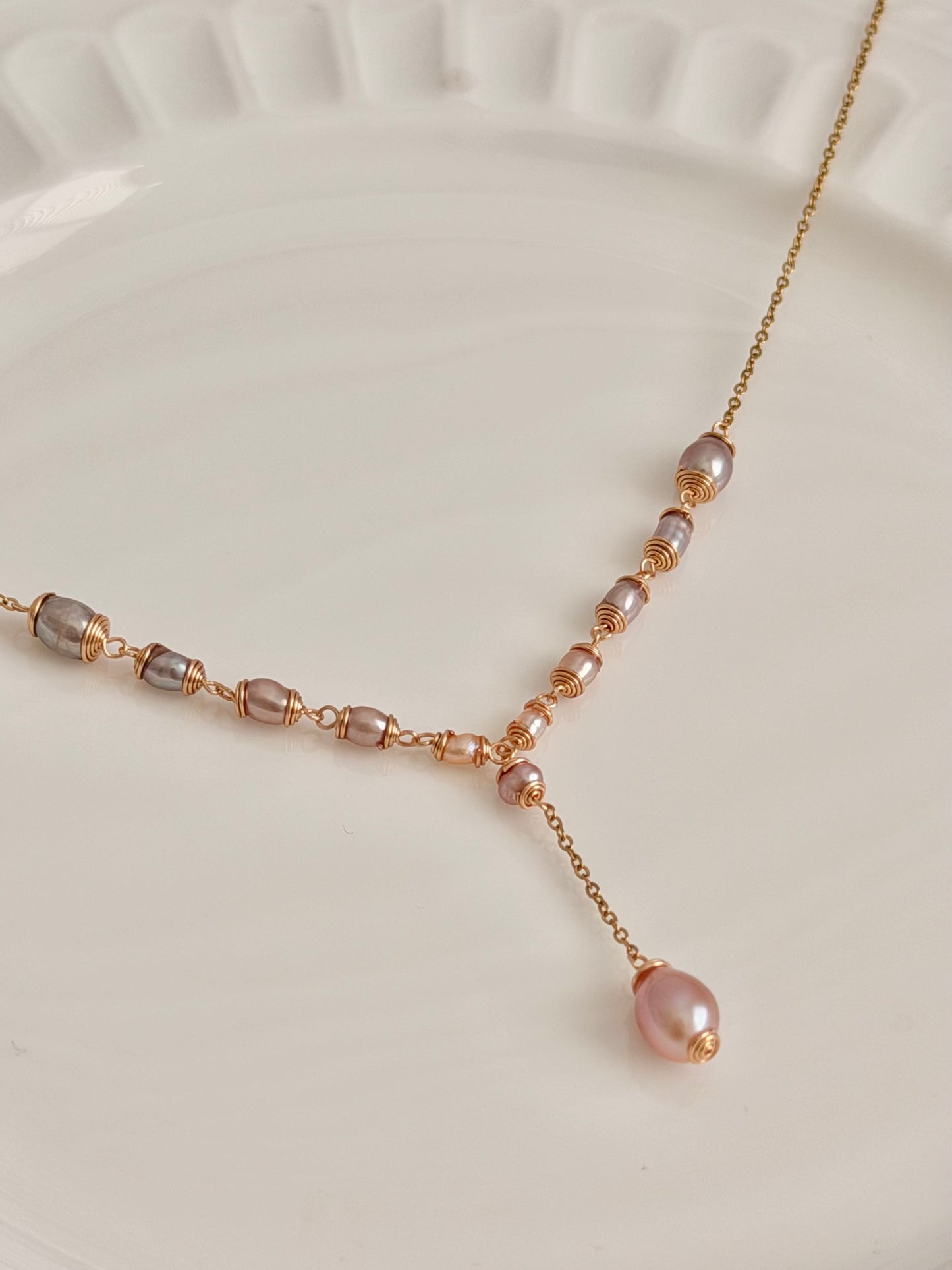 Mira  Gradient Freshwater keshi Pearl  Necklace, Minimalist Y Shape Pearl Pendant, Vintage Pearl Drop Choker wire Dangle Necklace