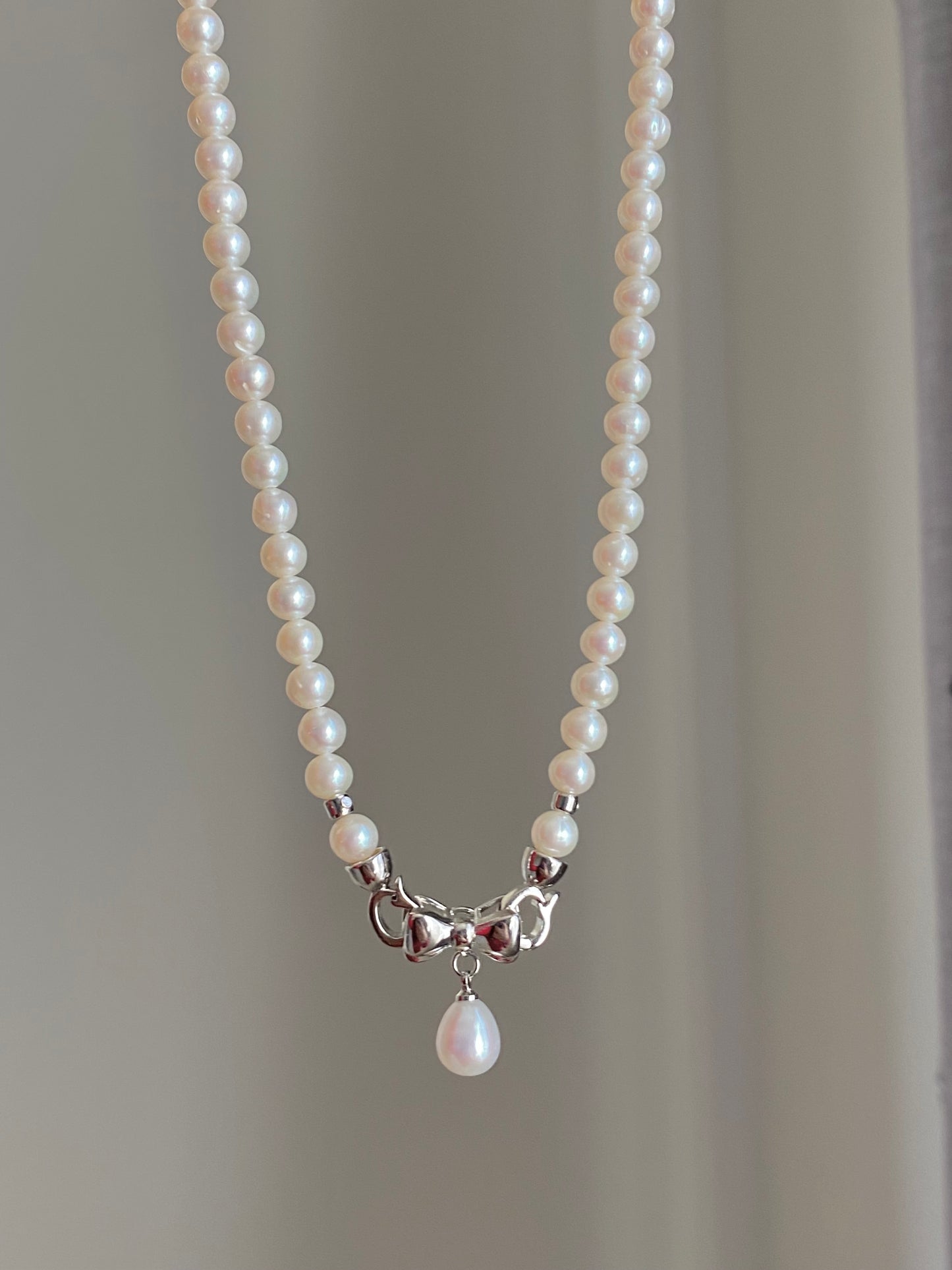 Multi-Functional Pearl Necklace with Detachable Bow Pendant, Classic Freshwater Pearls, Elegant Jewelry for Women, Gift for Her