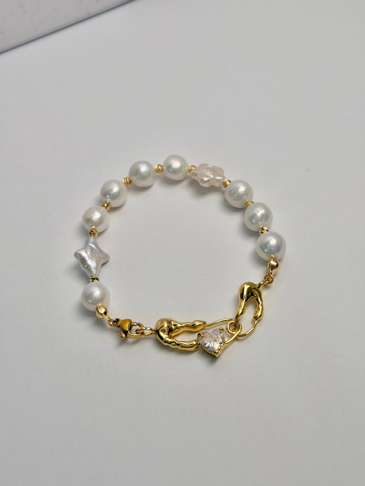 ÉTOILUNE Rainbow Luster Baroque Pearl Bracelet