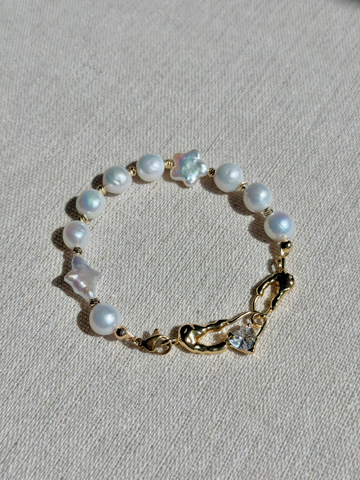 ÉTOILUNE Rainbow Luster Baroque Pearl Bracelet