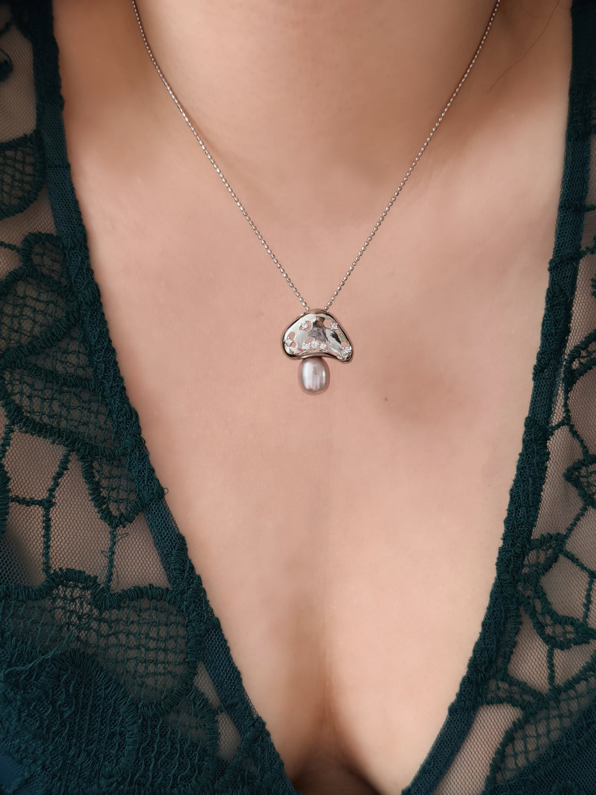FORÊT HALLUCINÉE Mushroom Pearl Necklace