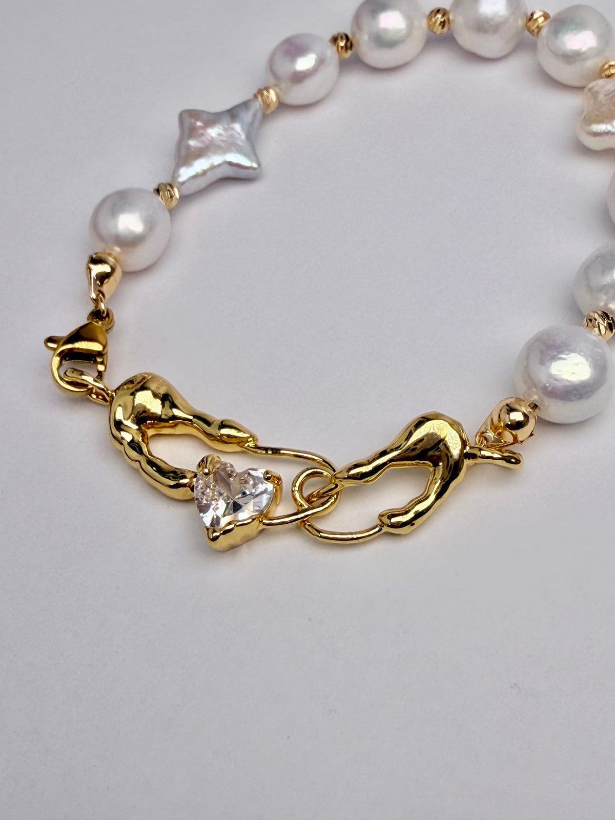 ÉTOILUNE Rainbow Luster Baroque Pearl Bracelet