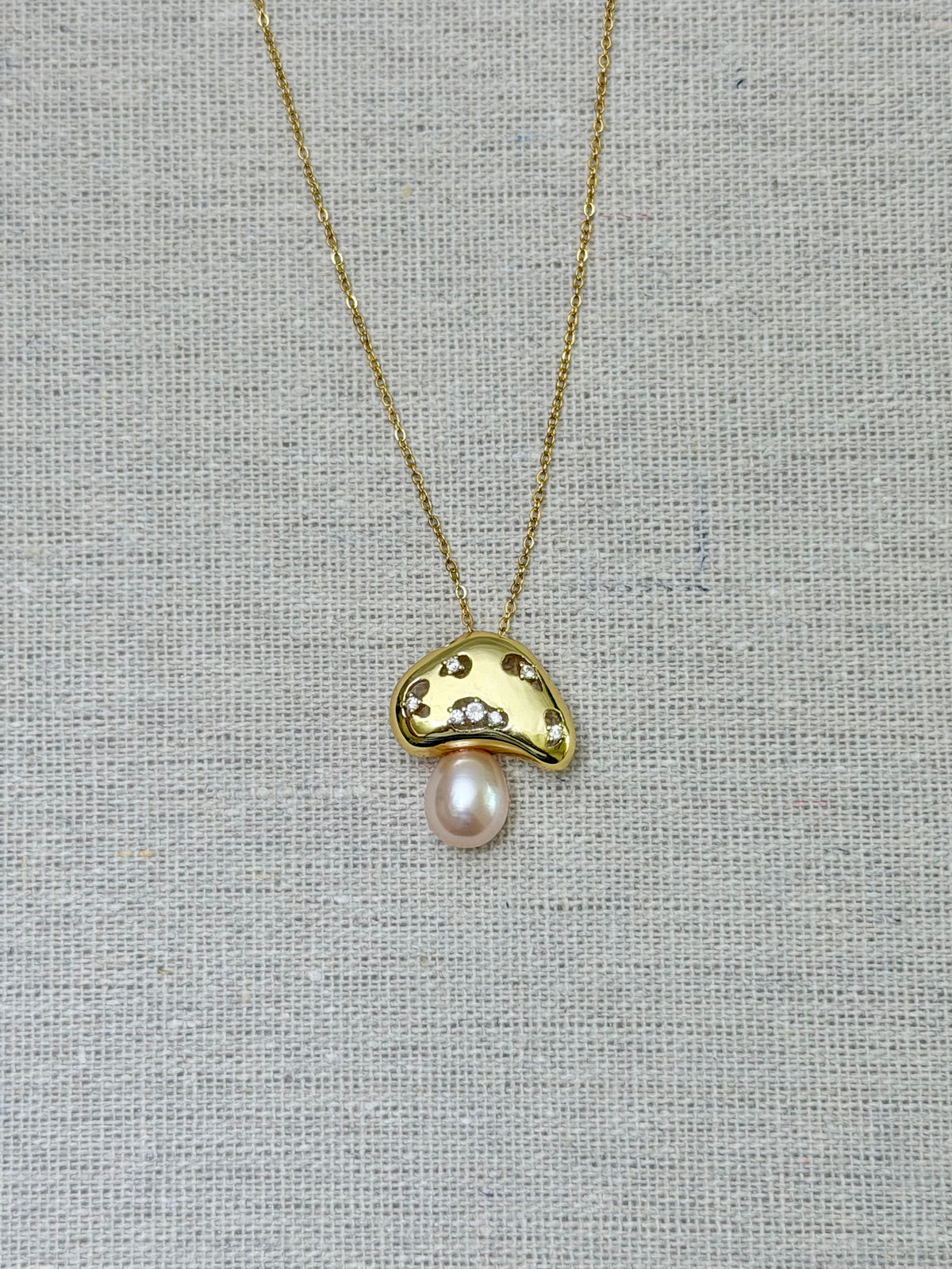 FORÊT HALLUCINÉE Mushroom Pearl Necklace