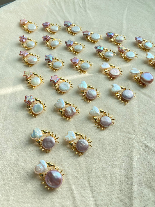 Celestial Crab Pearl Pendant – Gold Crab Baroque Pearl Necklace, Ocean Lover Gift, Cancer Zodiac Jewelry, Handmade unique star Necklace