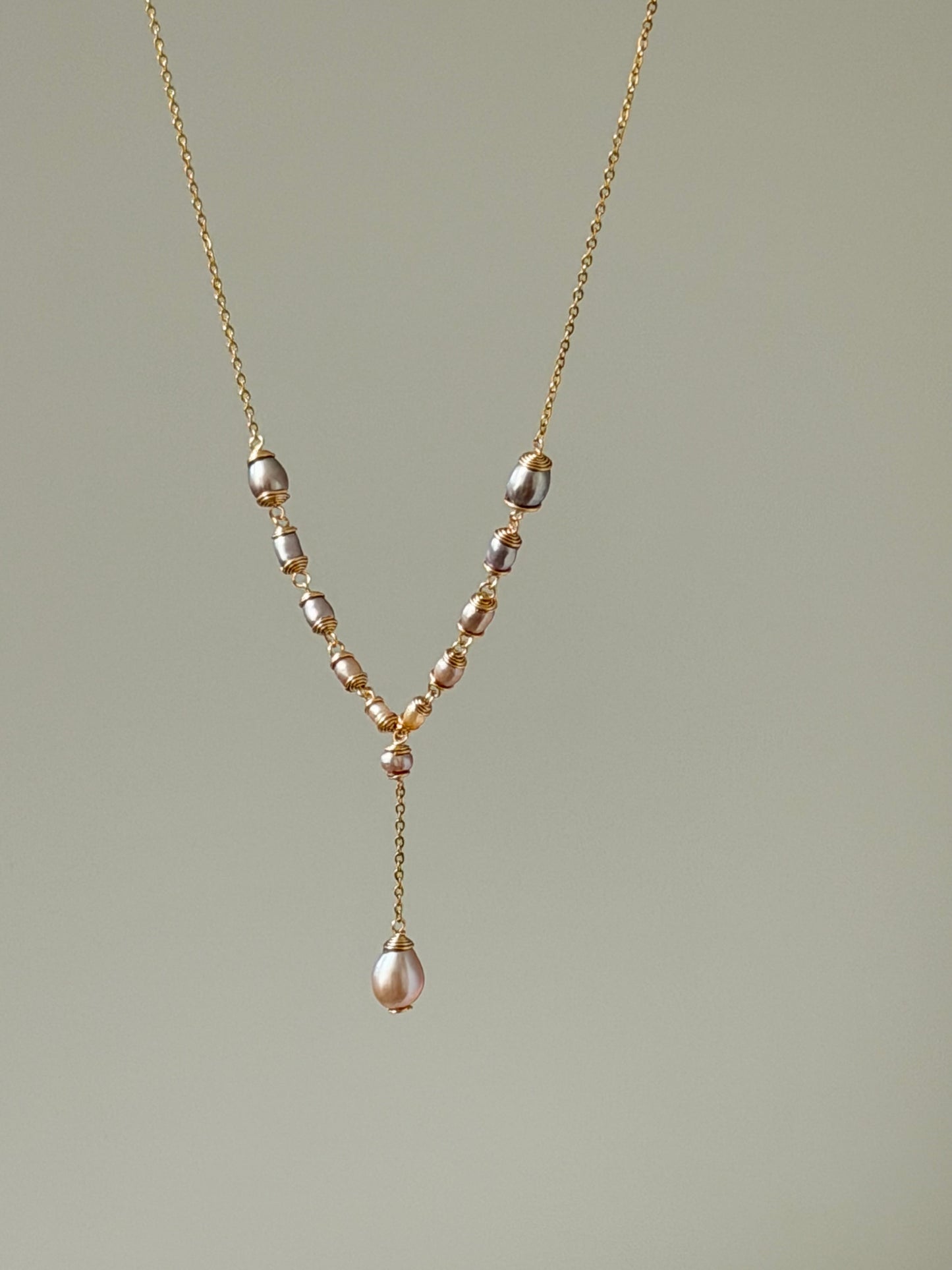 Mira  Gradient Freshwater keshi Pearl  Necklace, Minimalist Y Shape Pearl Pendant, Vintage Pearl Drop Choker wire Dangle Necklace