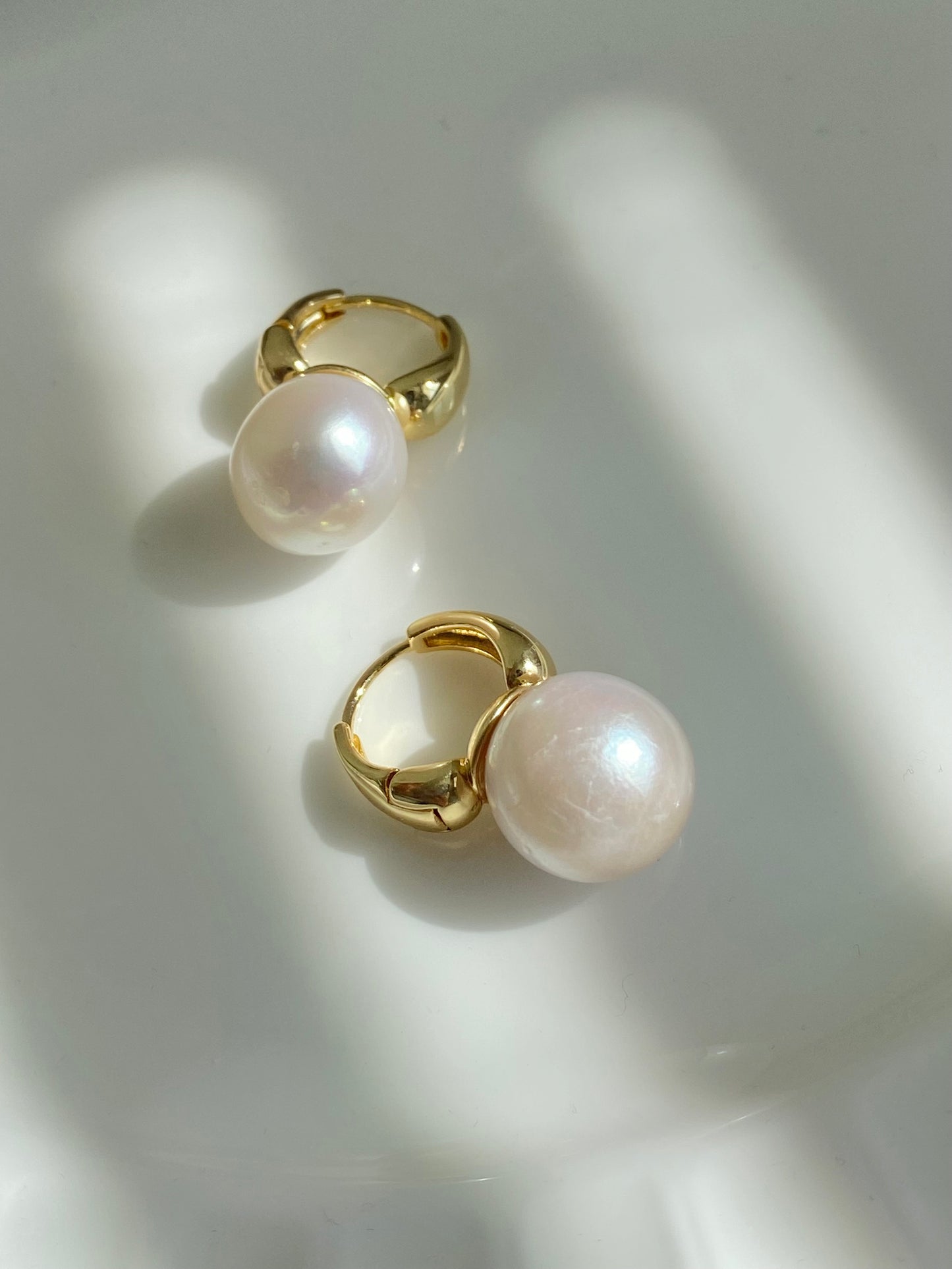 Huge jumbo Freshwater pearls Classic Elegant Gold Clip Huggies with Oversized Pearls Wedding Hoop earring  anniversary Gift for her