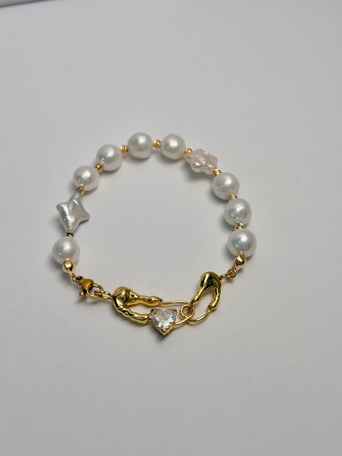 ÉTOILUNE Rainbow Luster Baroque Pearl Bracelet