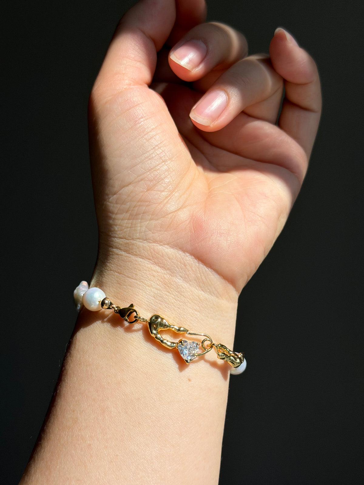ÉTOILUNE Rainbow Luster Baroque Pearl Bracelet