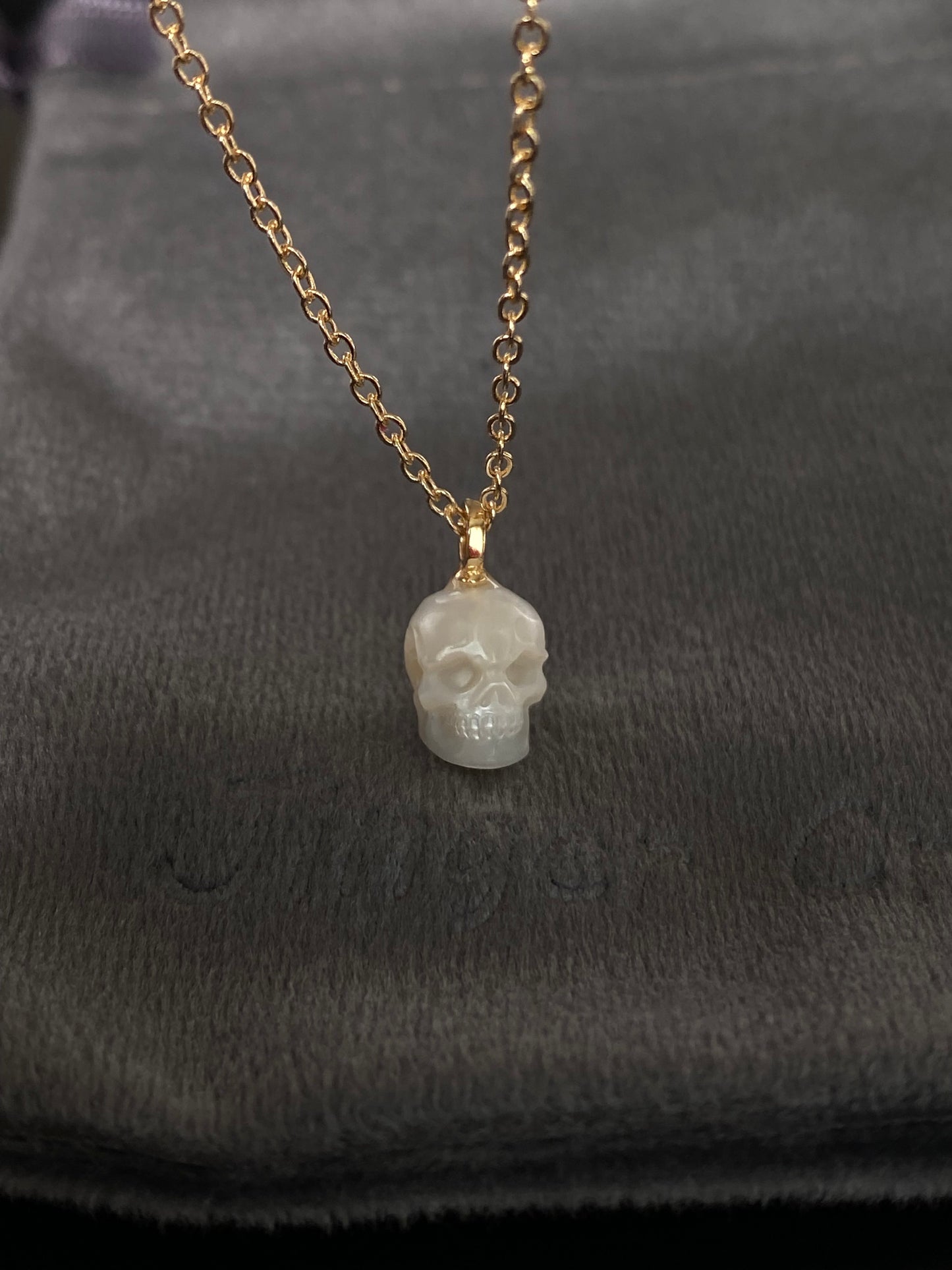 Hand -raved Freshwater Pearl Skull Pendant Necklace, Halloween Gothic Pearl Jewelry, Handmade Punk Gift for Her 14k Gold filled necklace