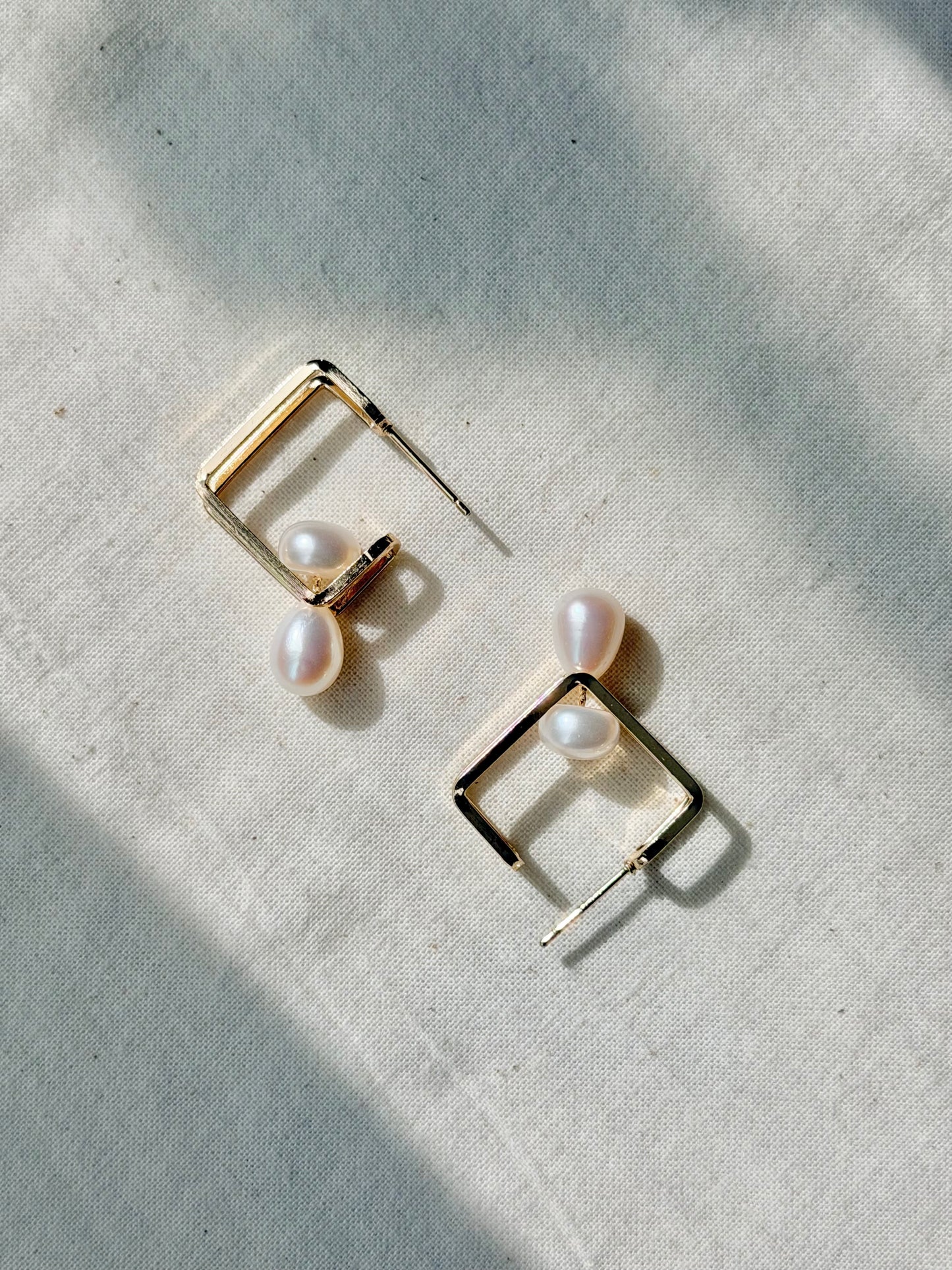 ORBITA Moving Freshwater Pearl Earrings in 14K Gold Filled