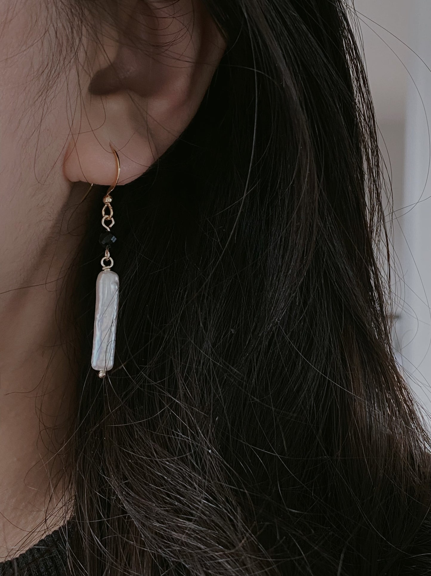 Minimalist Baroque Pearl Drop Earrings  Dainty Gold Dangle Earrings Black and white Modern Simplicity Earring gift for her gift to them
