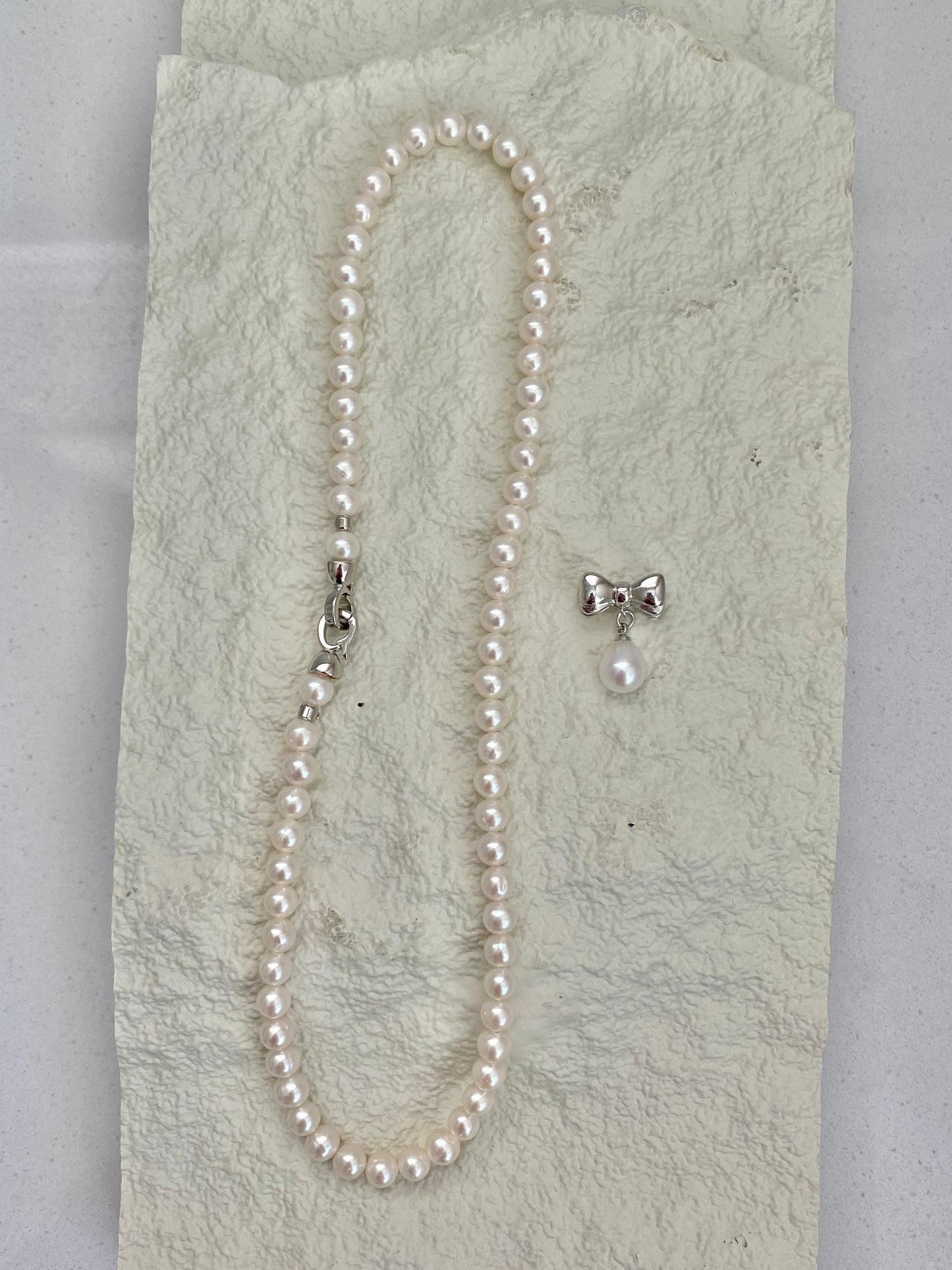 Multi-Functional Pearl Necklace with Detachable Bow Pendant, Classic Freshwater Pearls, Elegant Jewelry for Women, Gift for Her