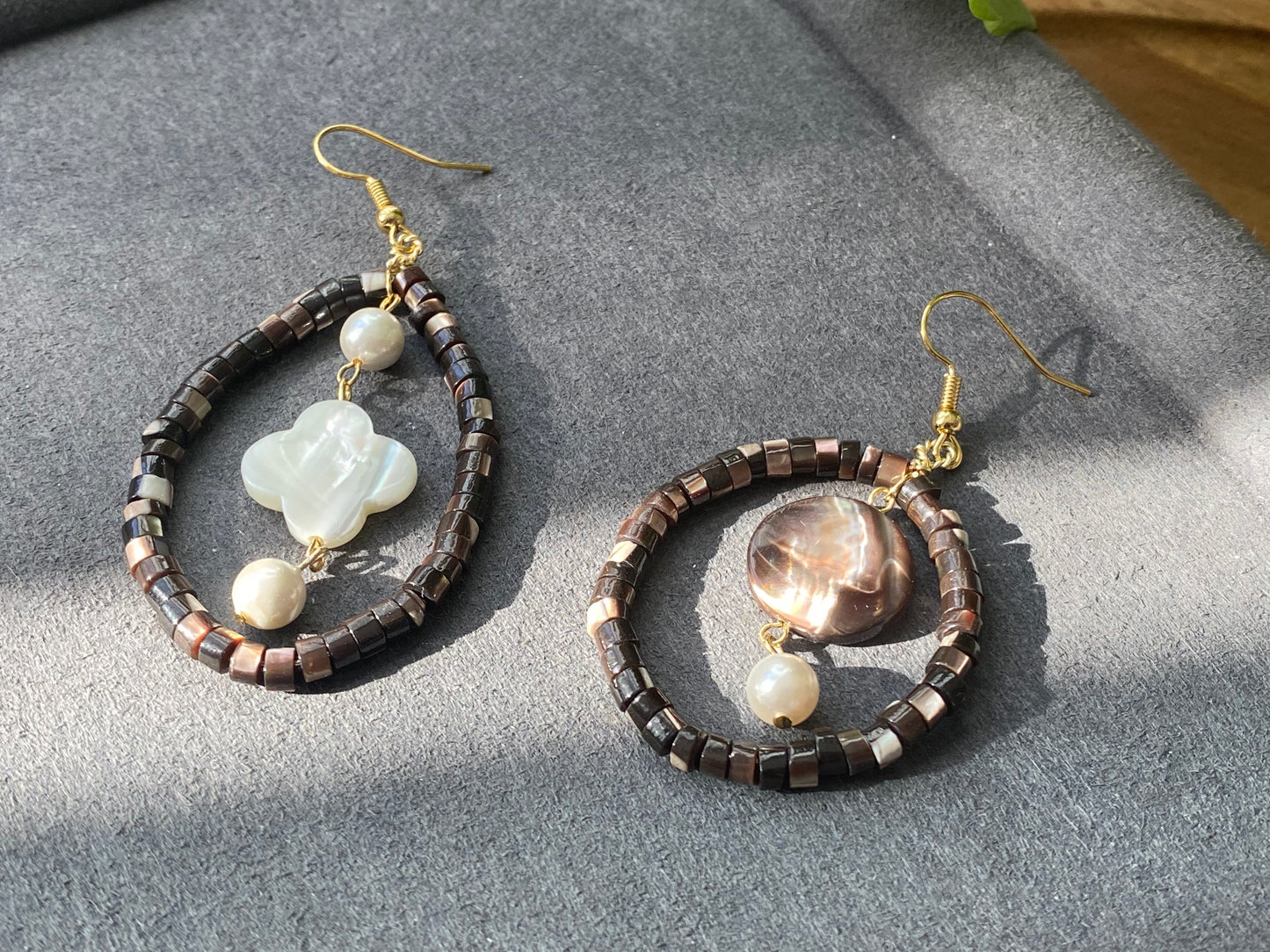 Beautiful Shin Mother of Pearls Black and White,Lucky Four leaf clover Drop Earring