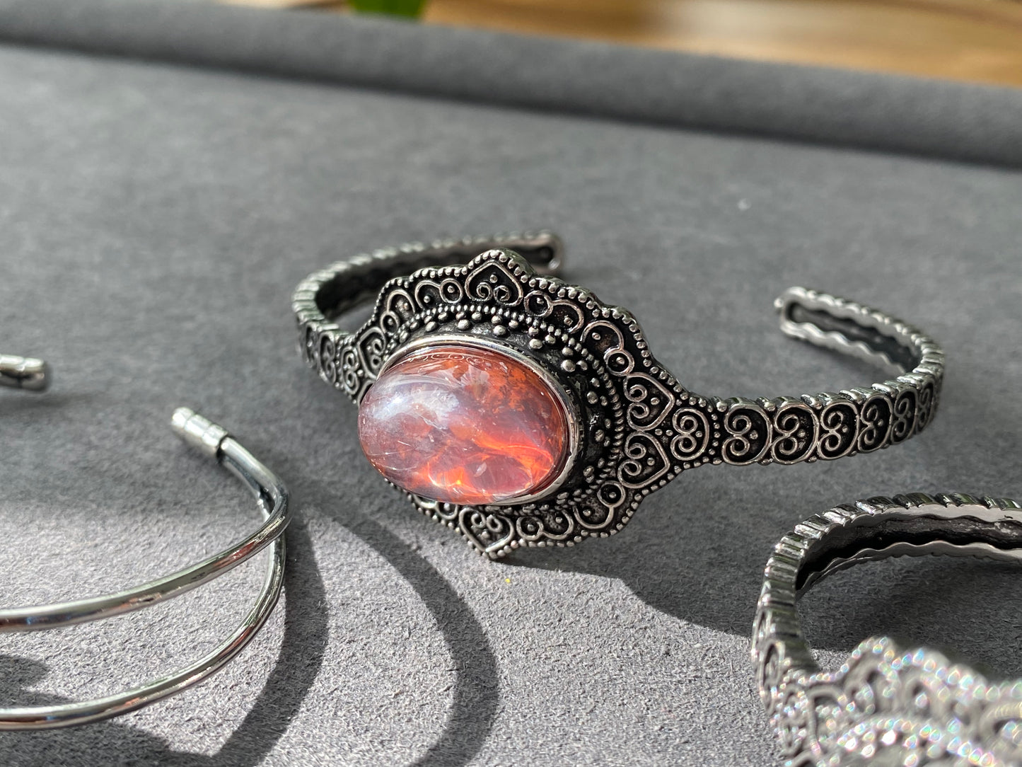 Natural Red Hematoid Quartz,Fire Quartz Lepidocrocite Quartz,Oval Shape Butterfly Bangle,Mid-century Style,Victorian