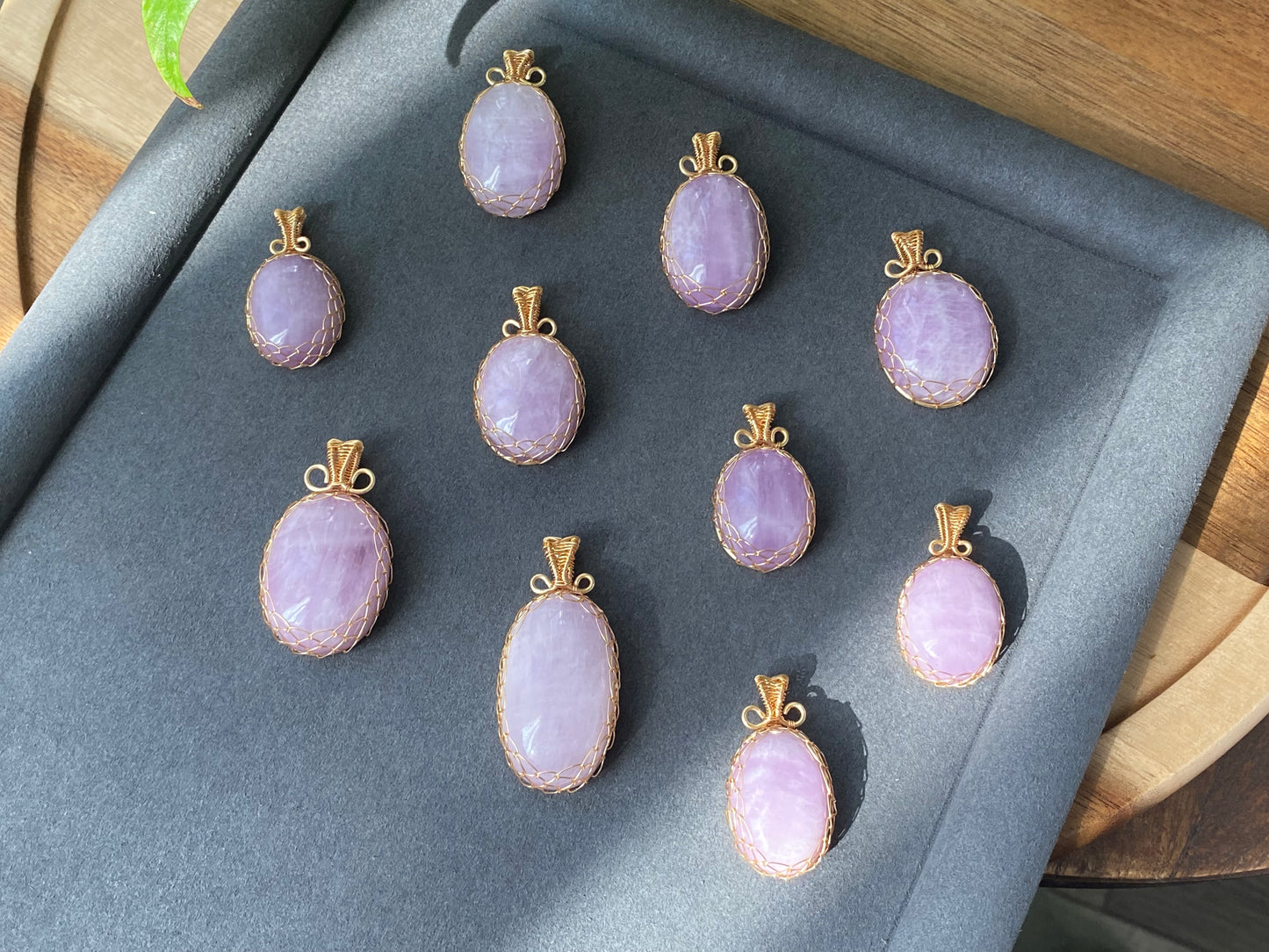 Top Grade Natural Raw Cat eyes illuminate Fire Lilac Purple Kunzite,Lithium,Spodumene,Oval 14K Wire Pendant Necklace