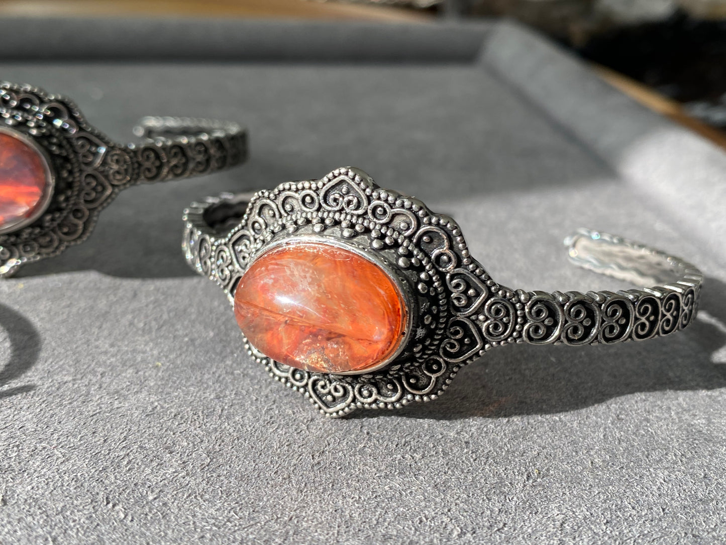 Natural Red Hematoid Quartz,Fire Quartz Lepidocrocite Quartz,Oval Shape Butterfly Bangle,Mid-century Style,Victorian