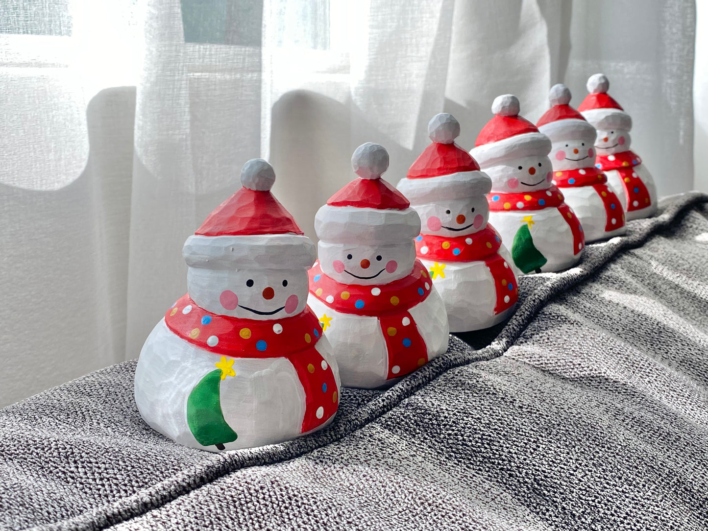 Hand Sculpture Basswood painting Faceted happy smiling Snowma home dectoration ornament