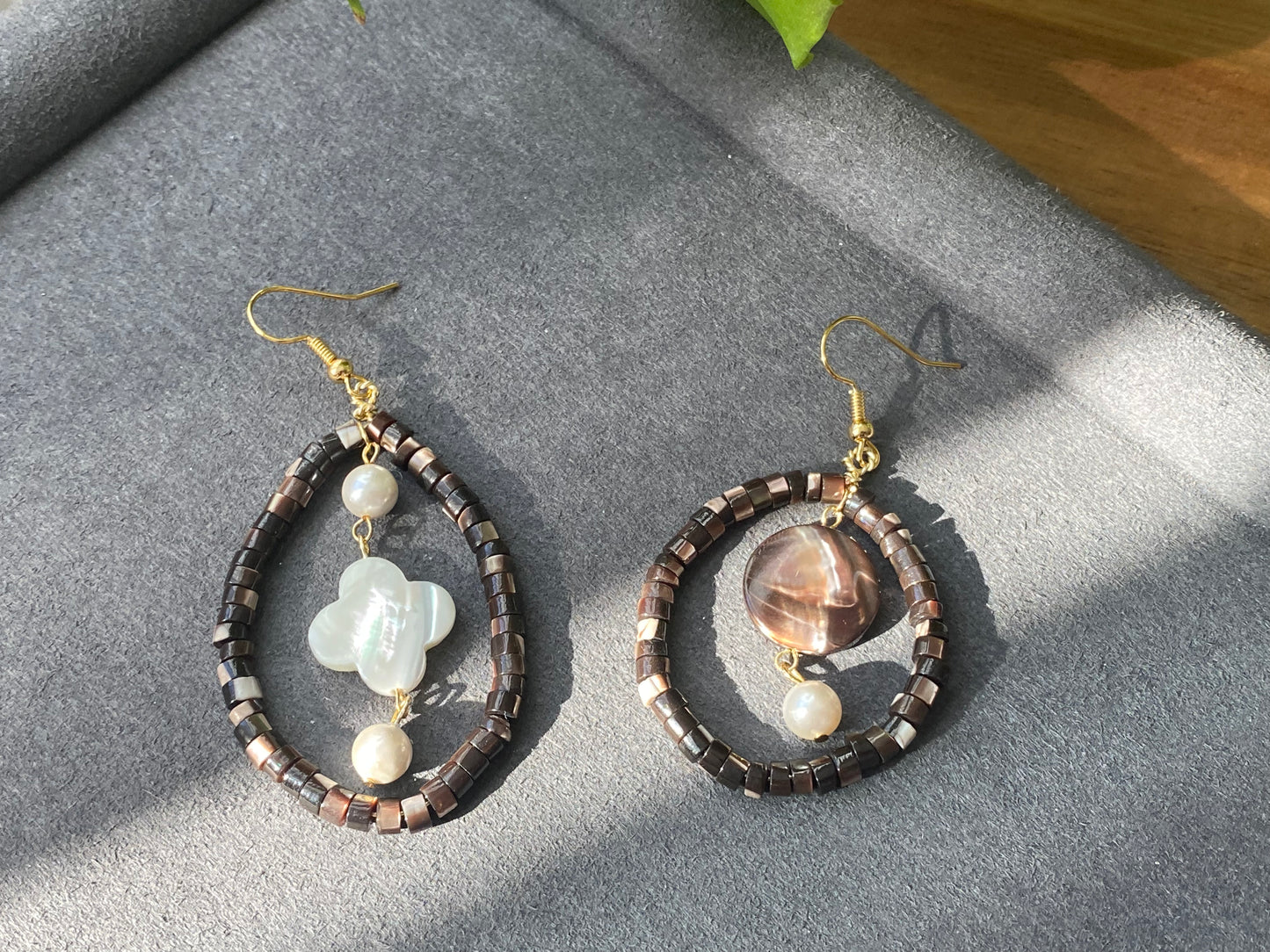 Beautiful Shin Mother of Pearls Black and White,Lucky Four leaf clover Drop Earring