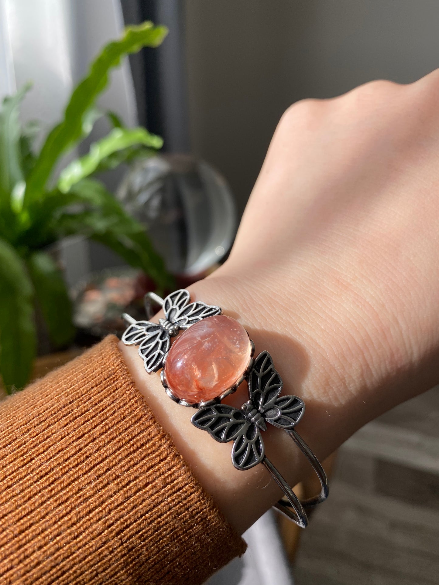 Natural Red Hematoid Quartz,Fire Quartz Lepidocrocite Quartz,Oval Shape Butterfly Bangle,Mid-century Style,Victorian